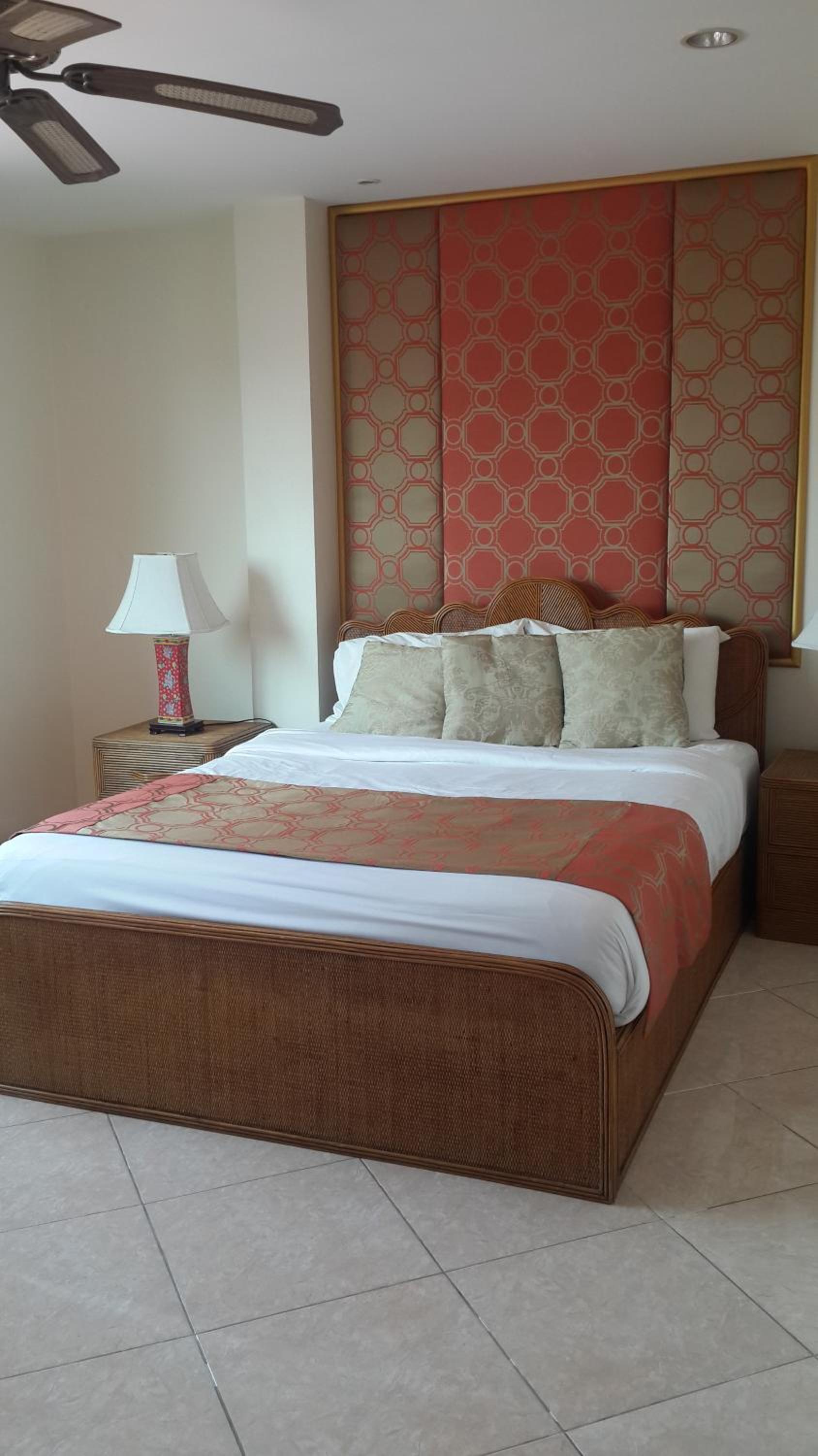 One-Bedroom Balcony Apartment With Spa Bath photo 3