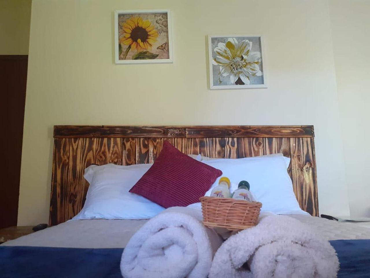Triple Room with Balcony and Mountain View