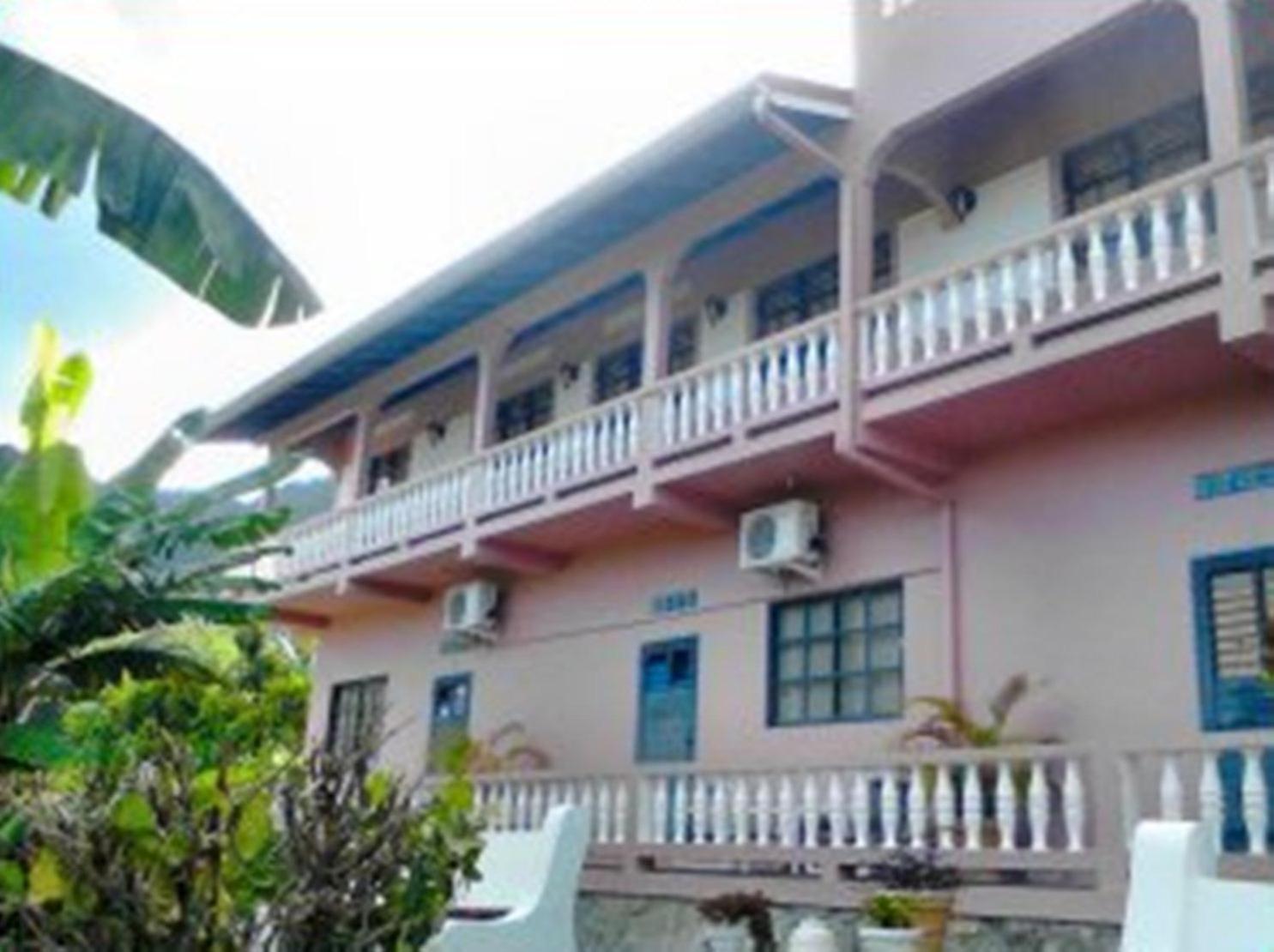 Studio with Two Double Beds with Partial Sea View photo 3