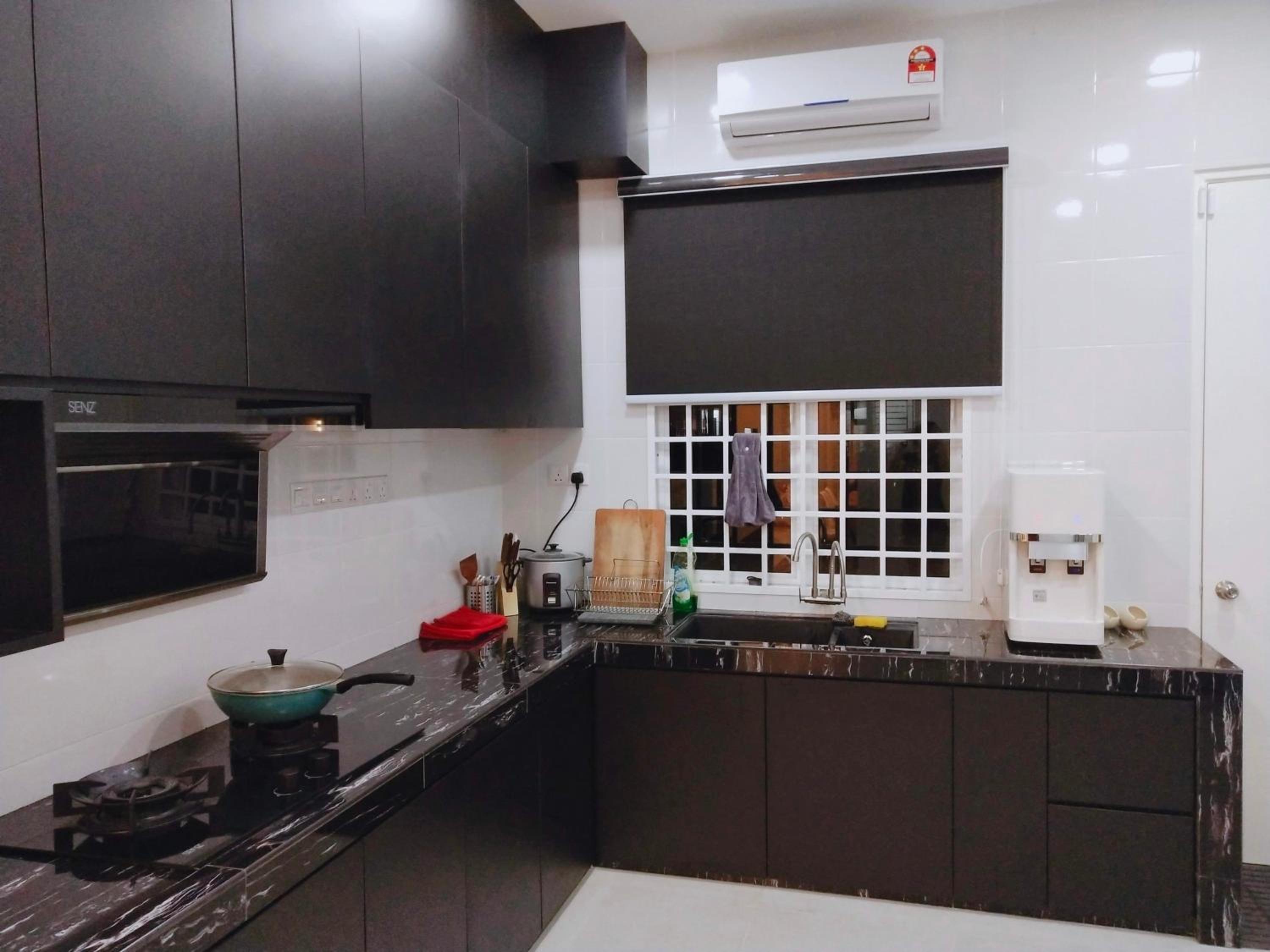 Three-Bedroom House photo 2