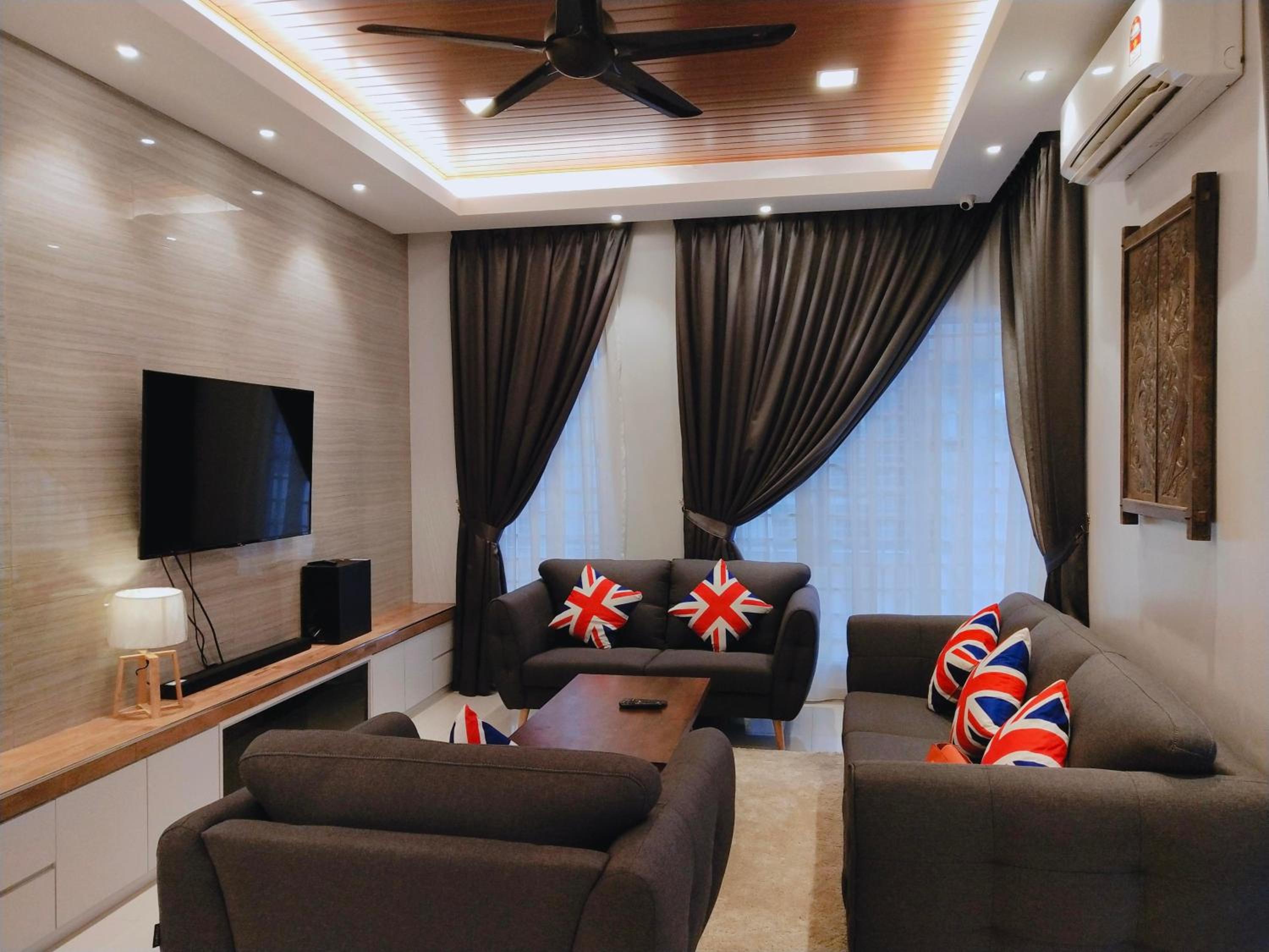 Three-Bedroom House photo 1