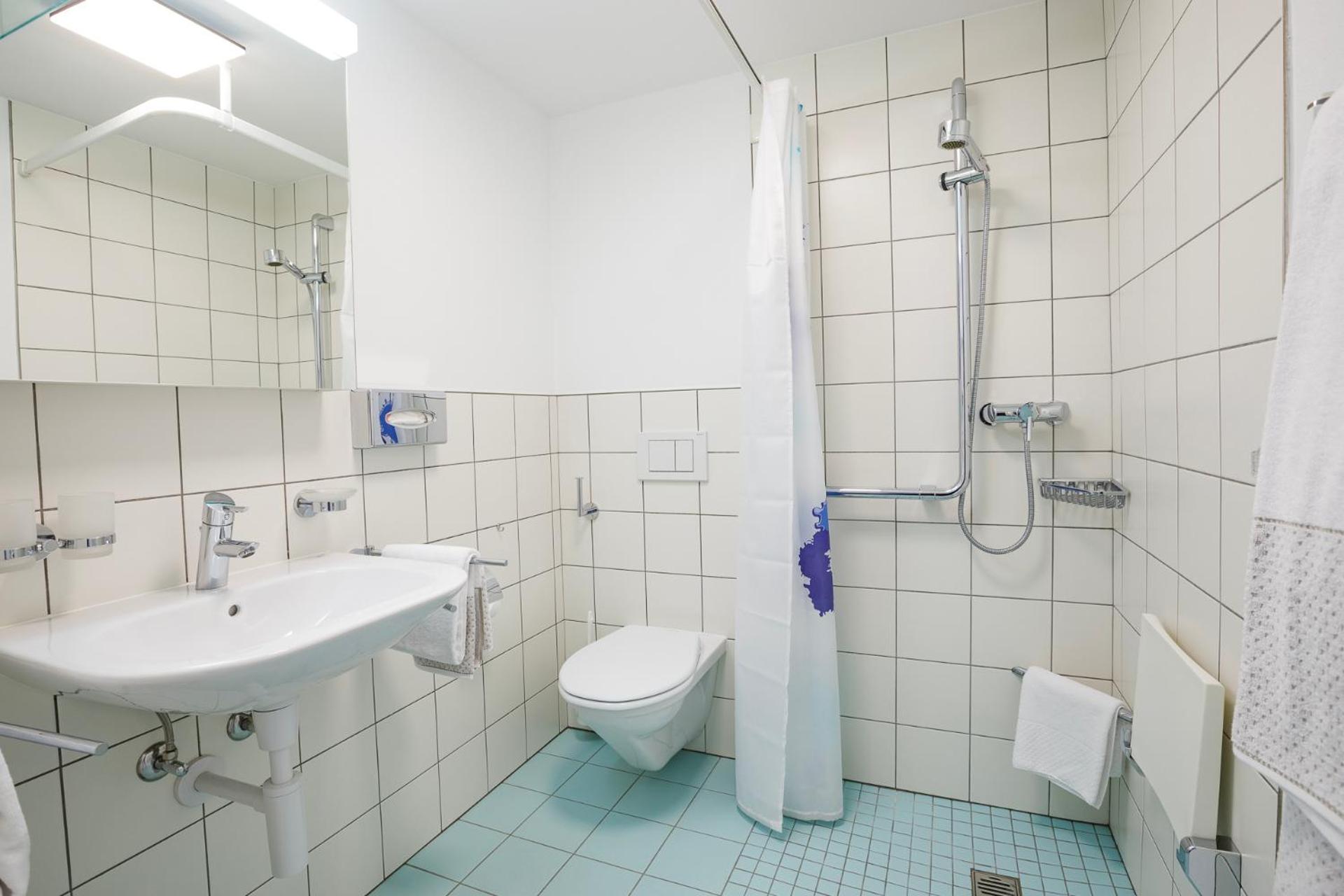 Suite - Photo 13