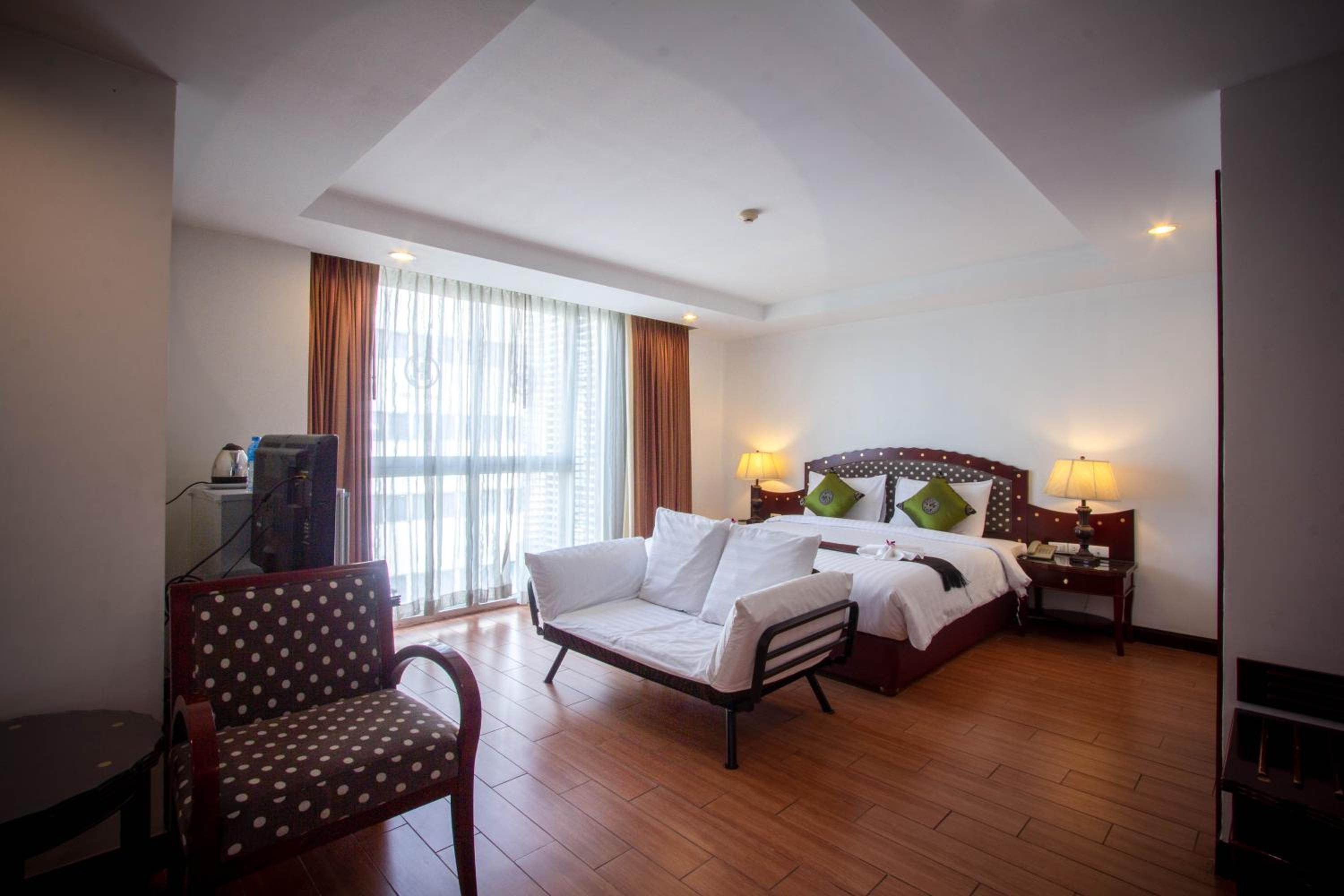 Premier King Room photo 2