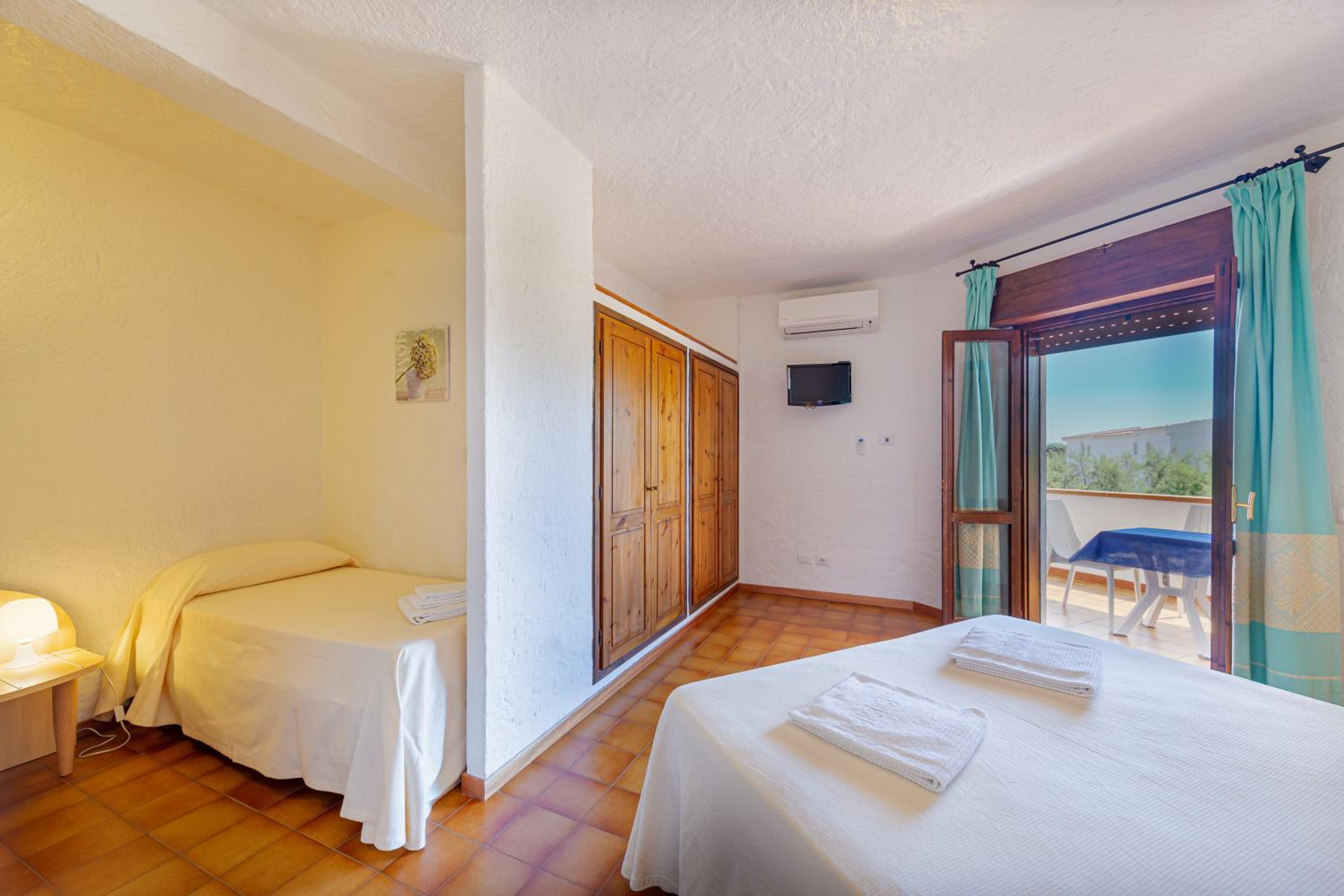 Double Room with Extra Bed - Photo 2