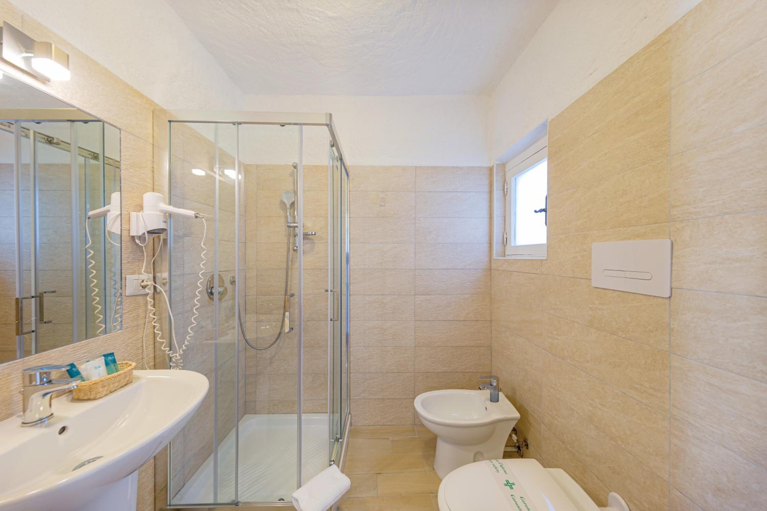 Quadruple Room - Photo 3
