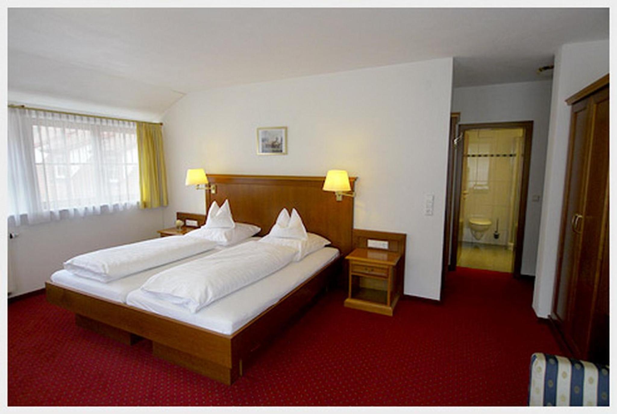Quadruple Room - Photo 11