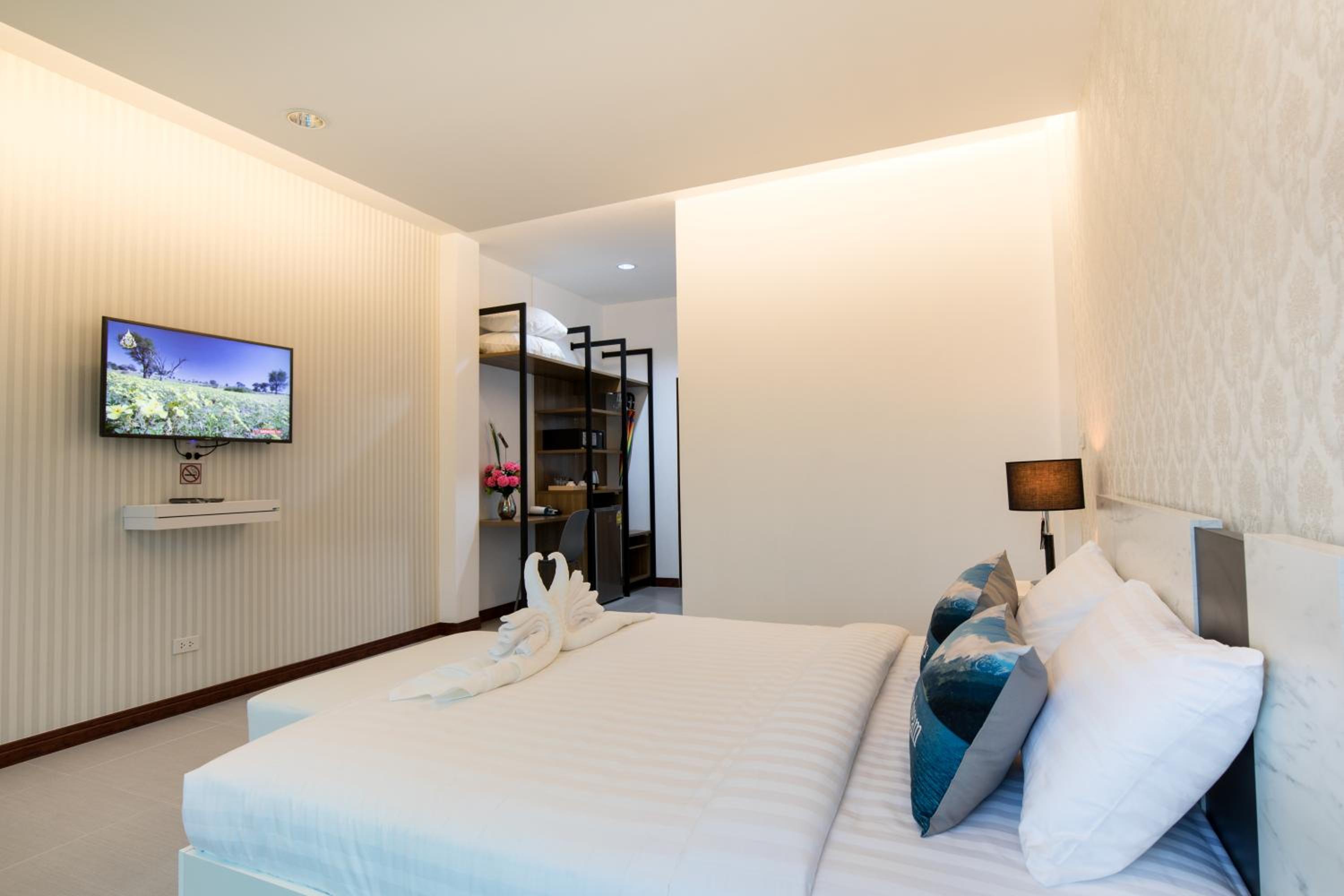 Superior King Room - Photo 6