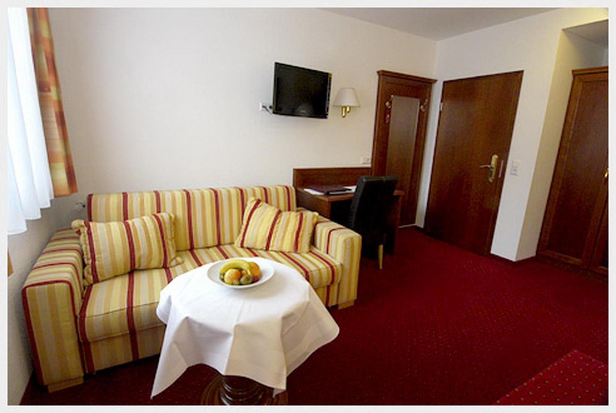 Quadruple Room - Photo 8