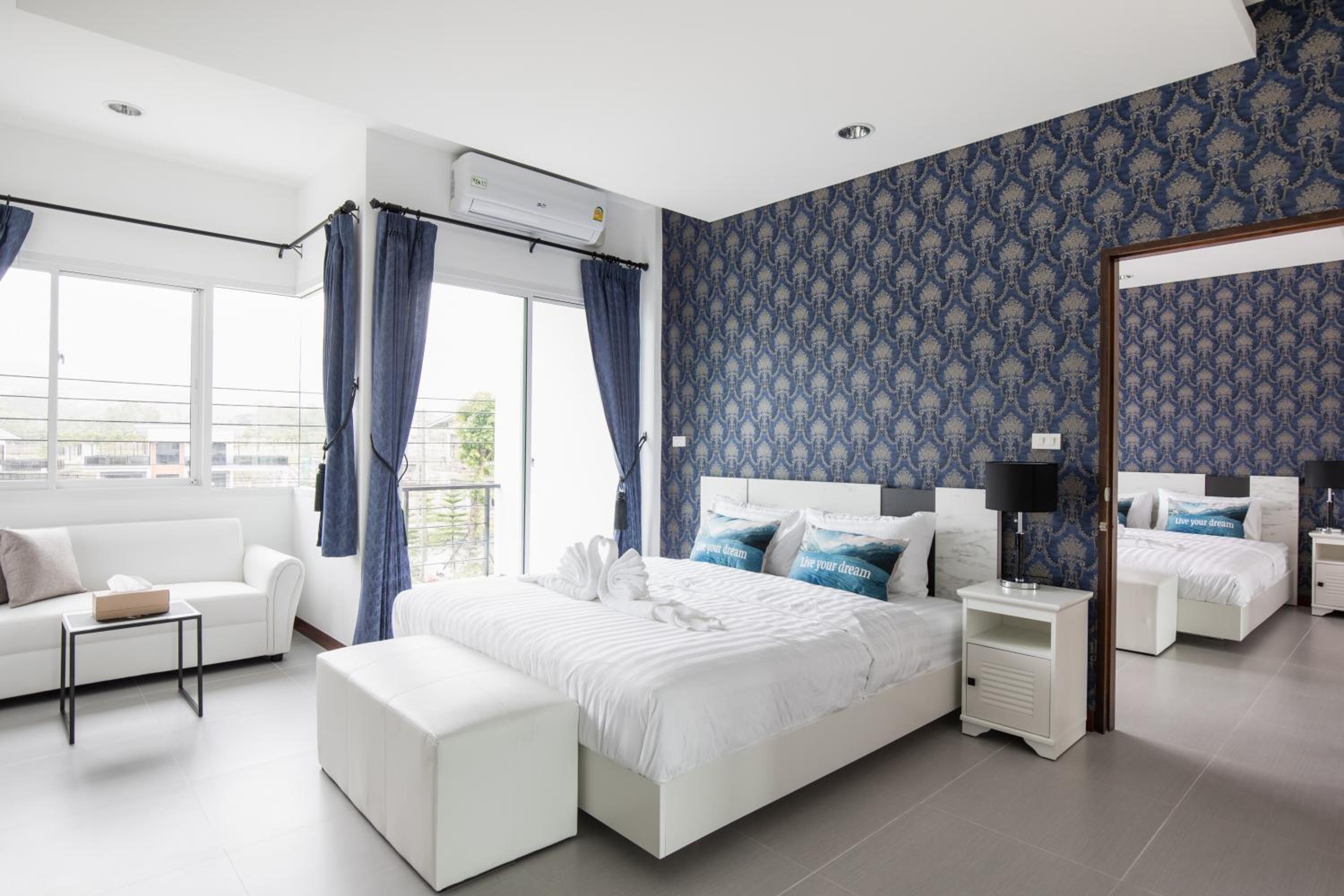 Superior King Room - Photo 3