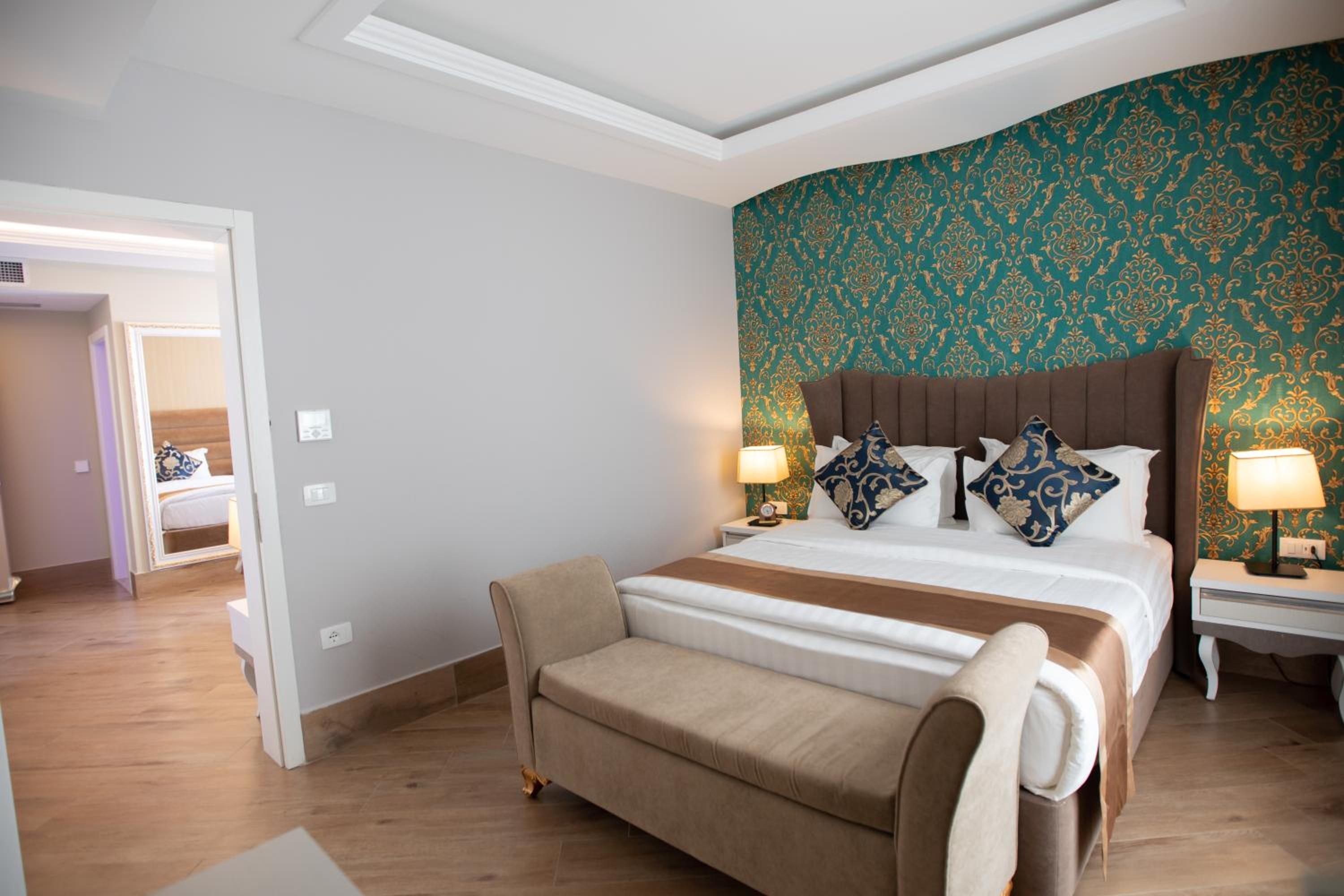 Deluxe Family Room