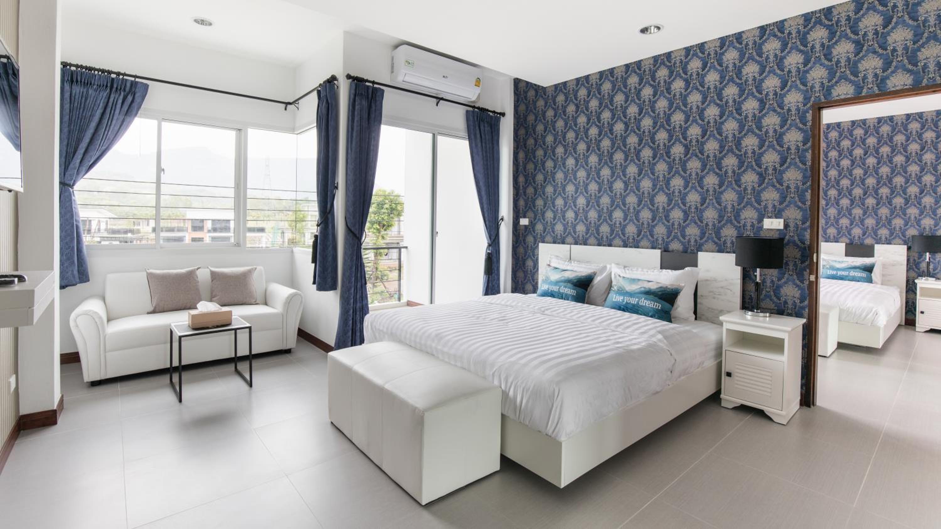 Superior King Room - Photo 4