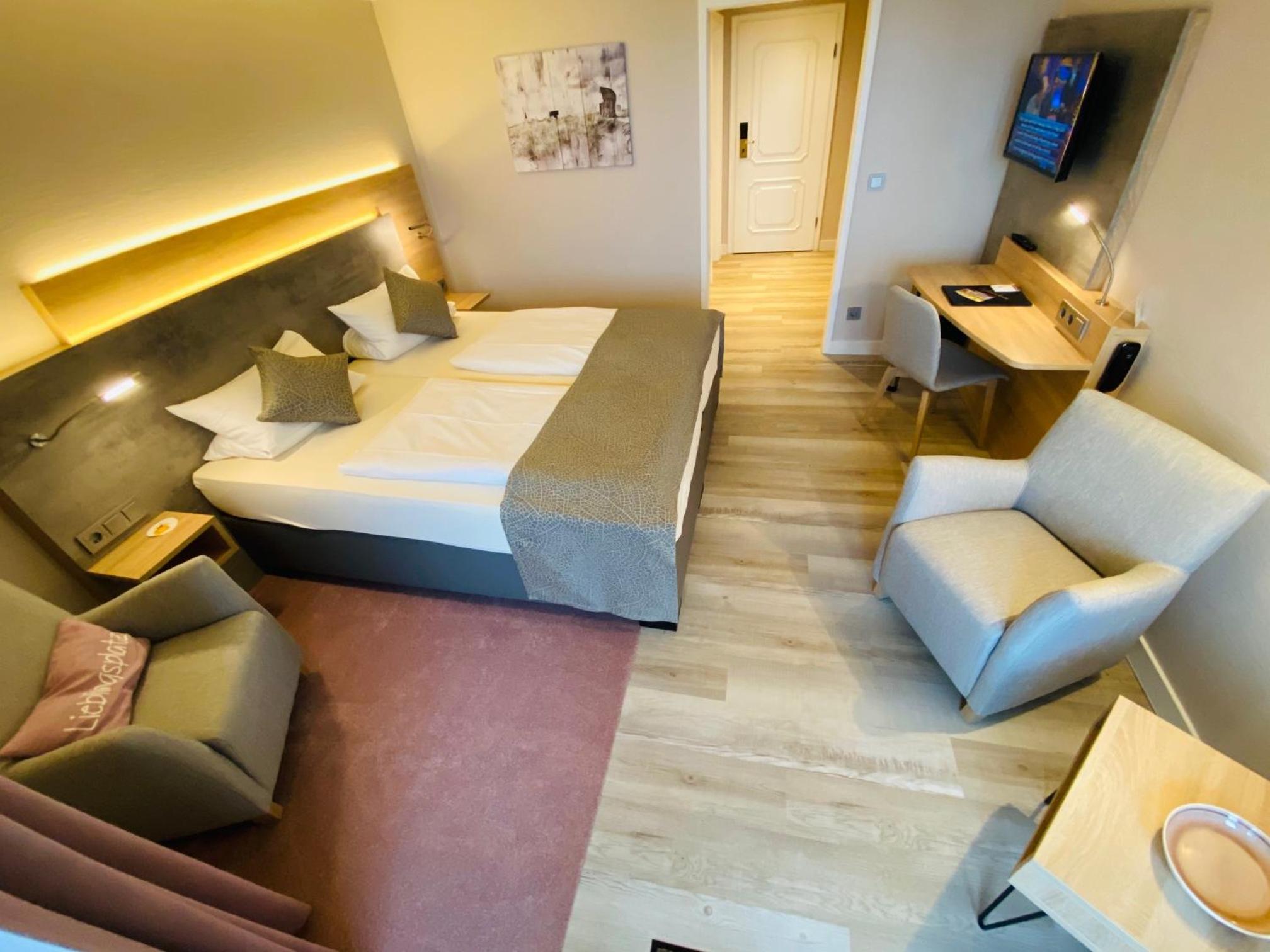 Standard Double Room with Side Sea View photo 3