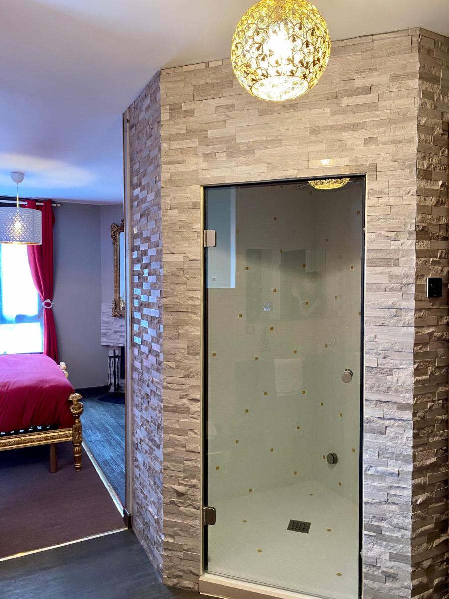 Suite with Sauna - Photo 11