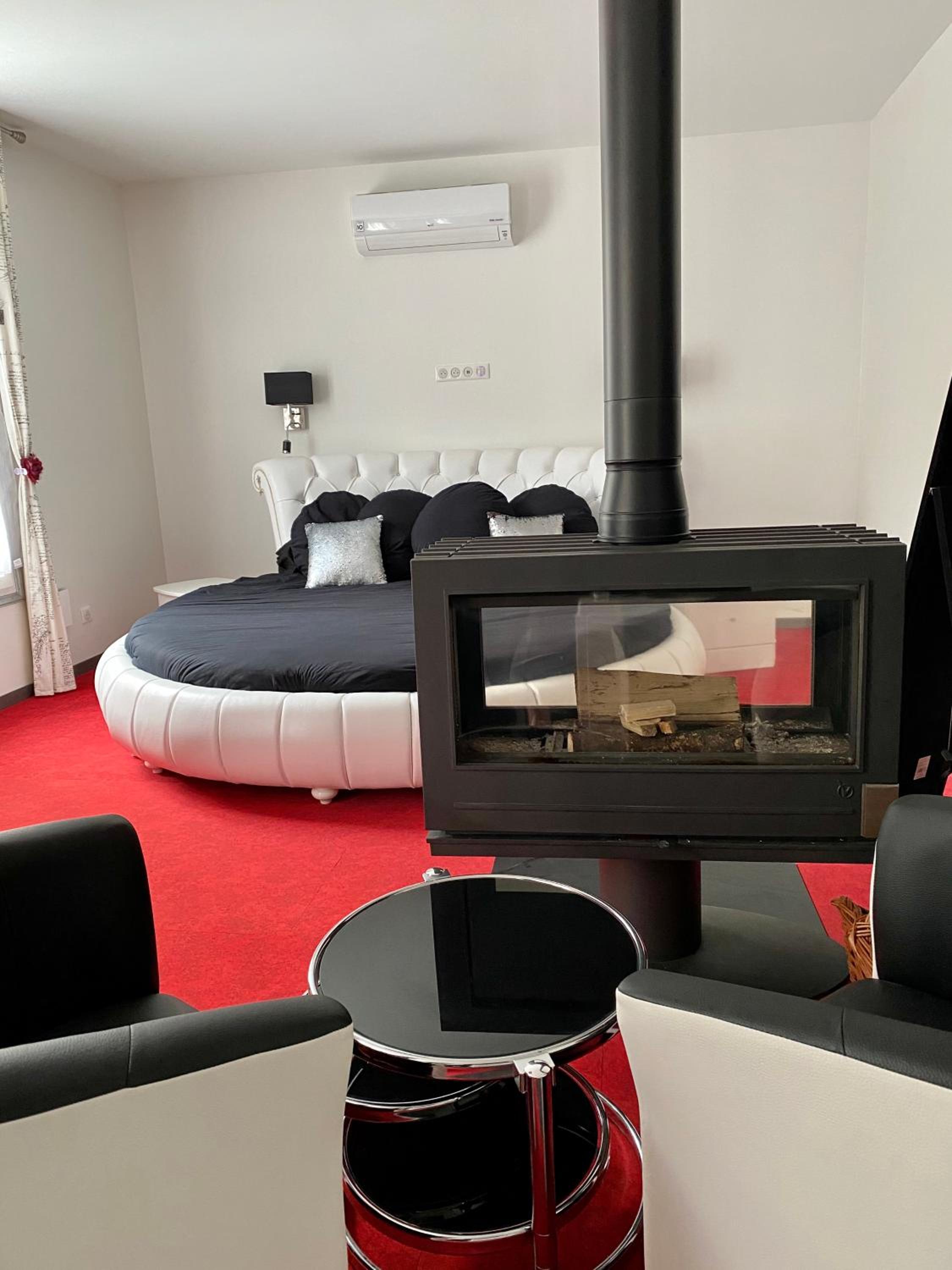 Suite with Hot Tub