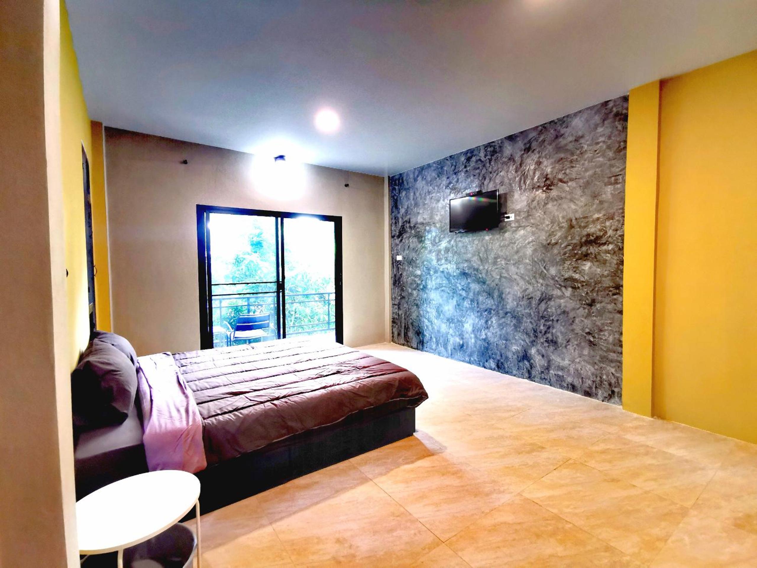 Queen Room With Balcony - Photo 7
