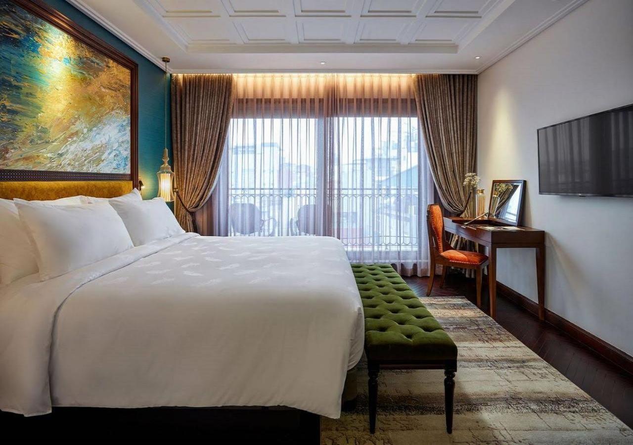 Grand Balcony Suite - Photo 8