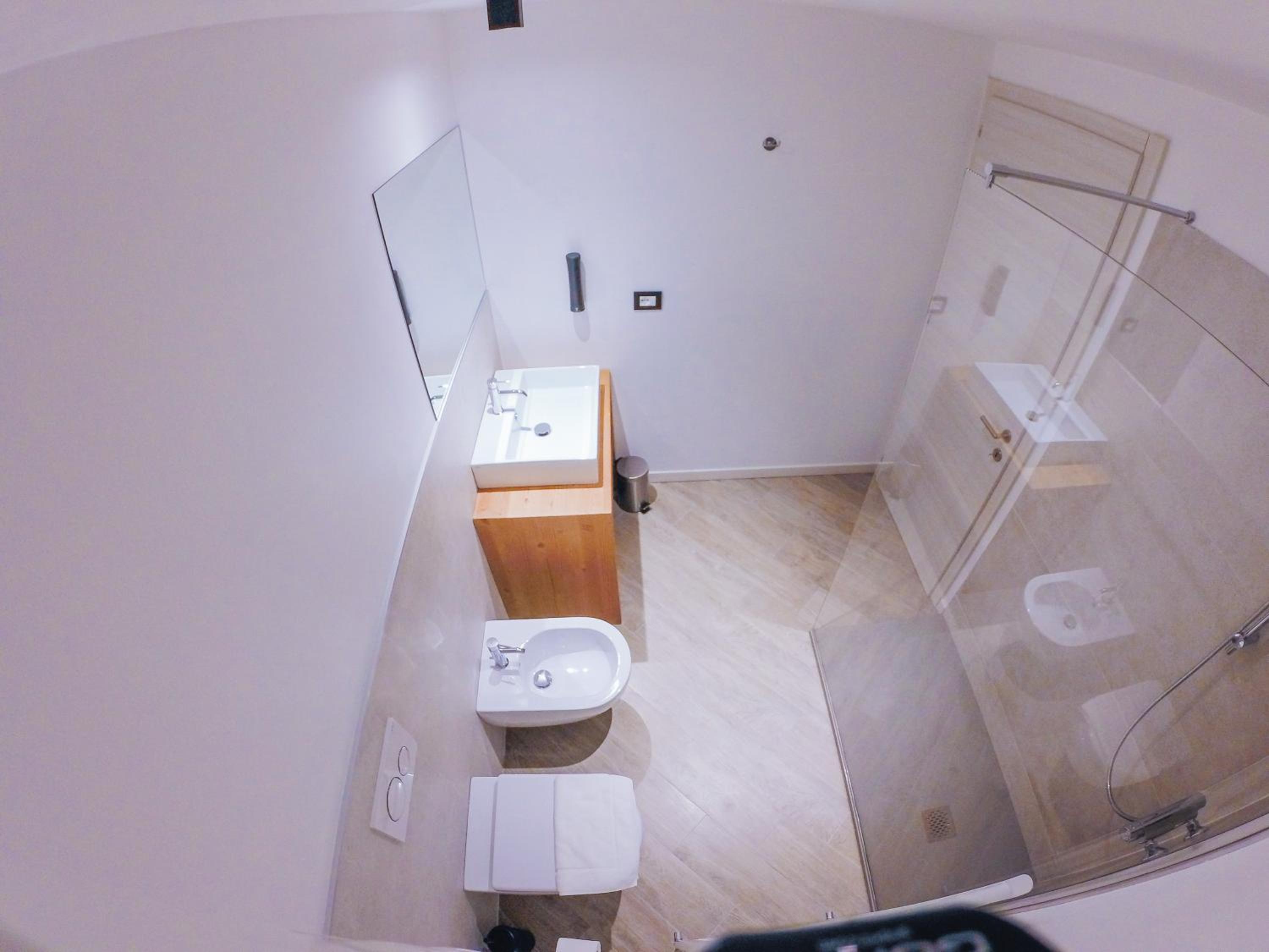 Deluxe Family Suite - Photo 14