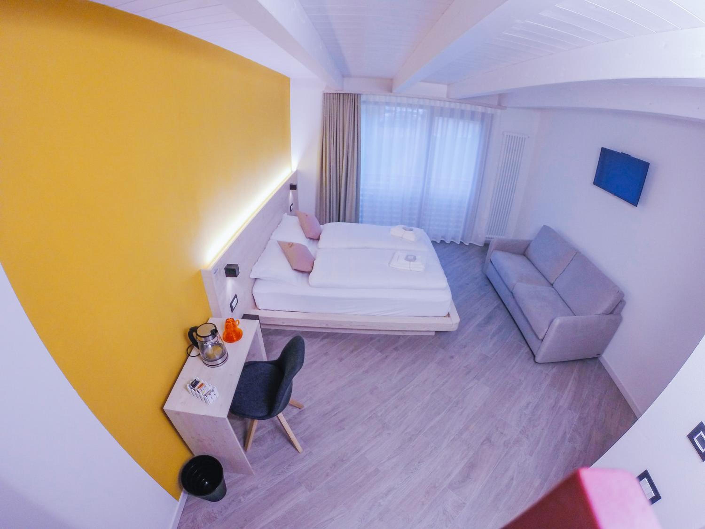 Deluxe Family Suite - Photo 6