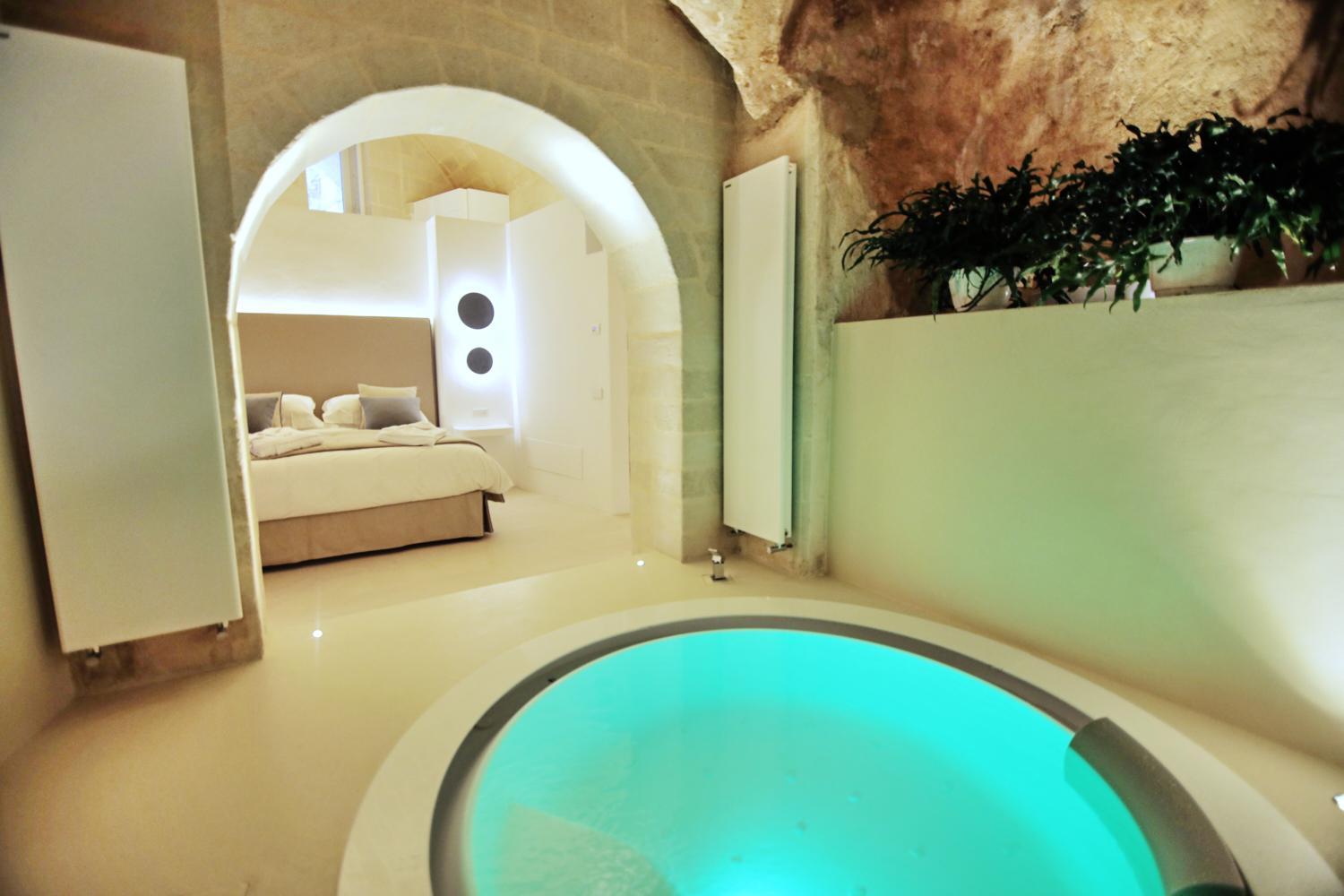 King Suite with Spa Bath - Photo 1
