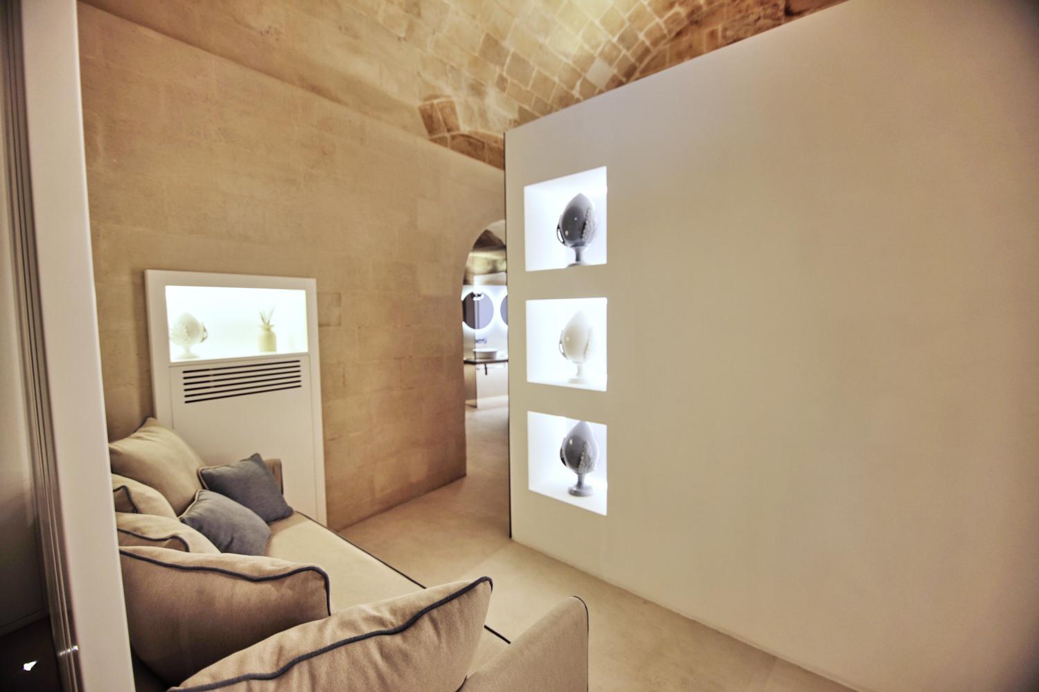 King Suite with Spa Bath - Photo 14
