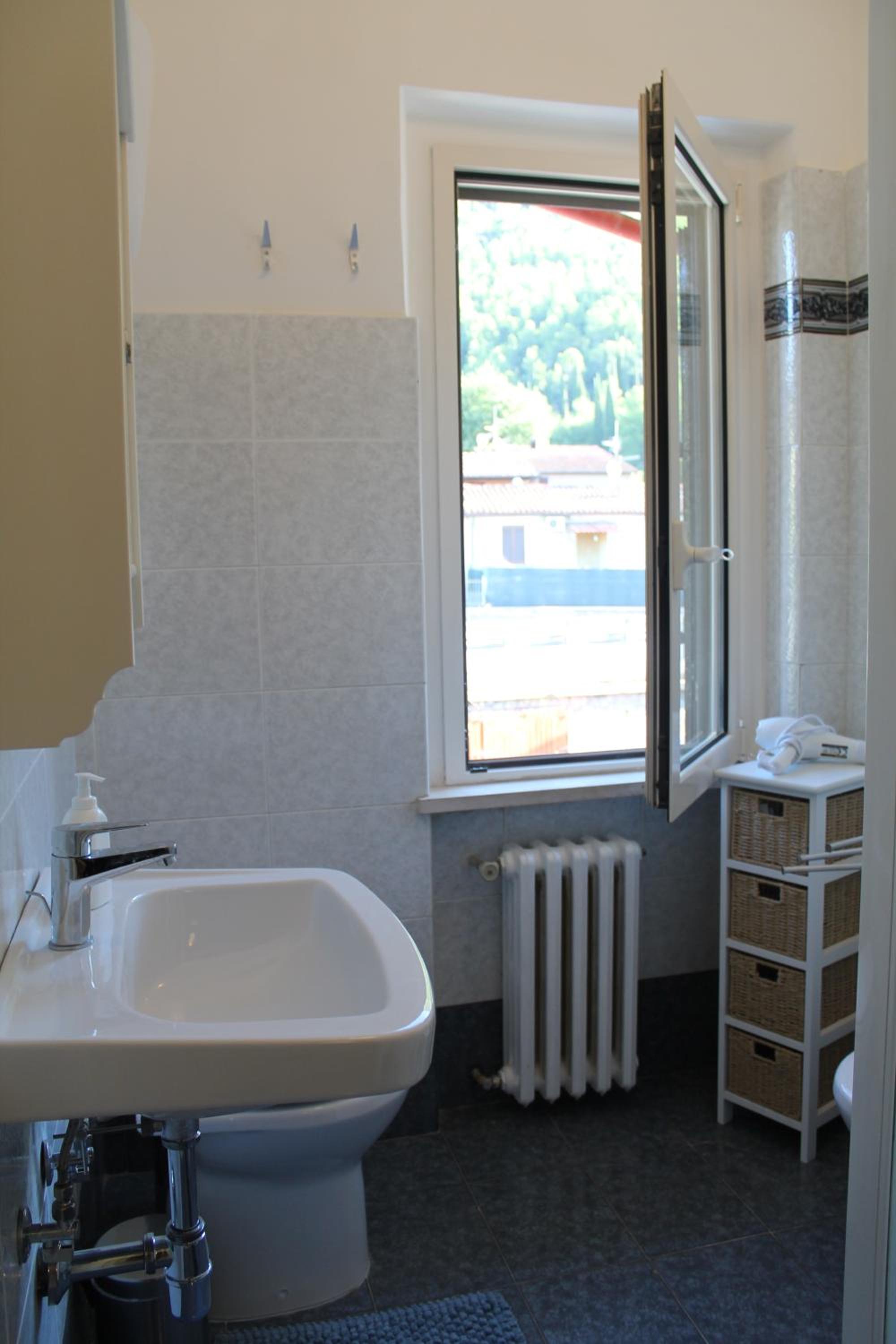 Double Room - Photo 11