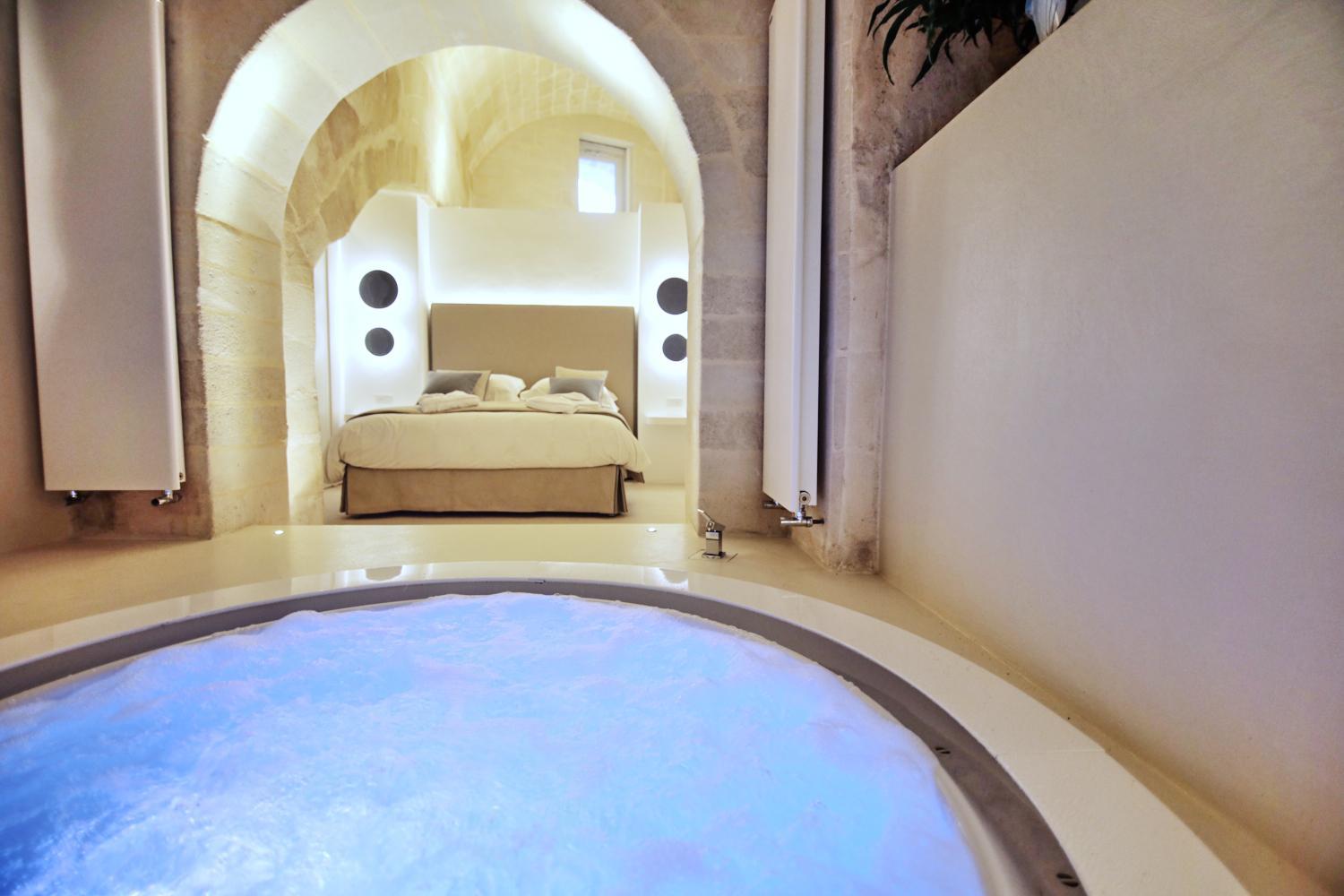 King Suite with Spa Bath - Photo 16