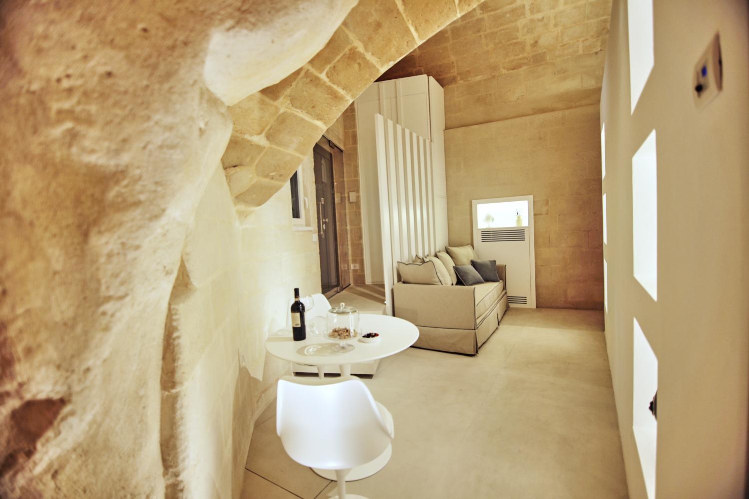 King Suite with Spa Bath - Photo 24