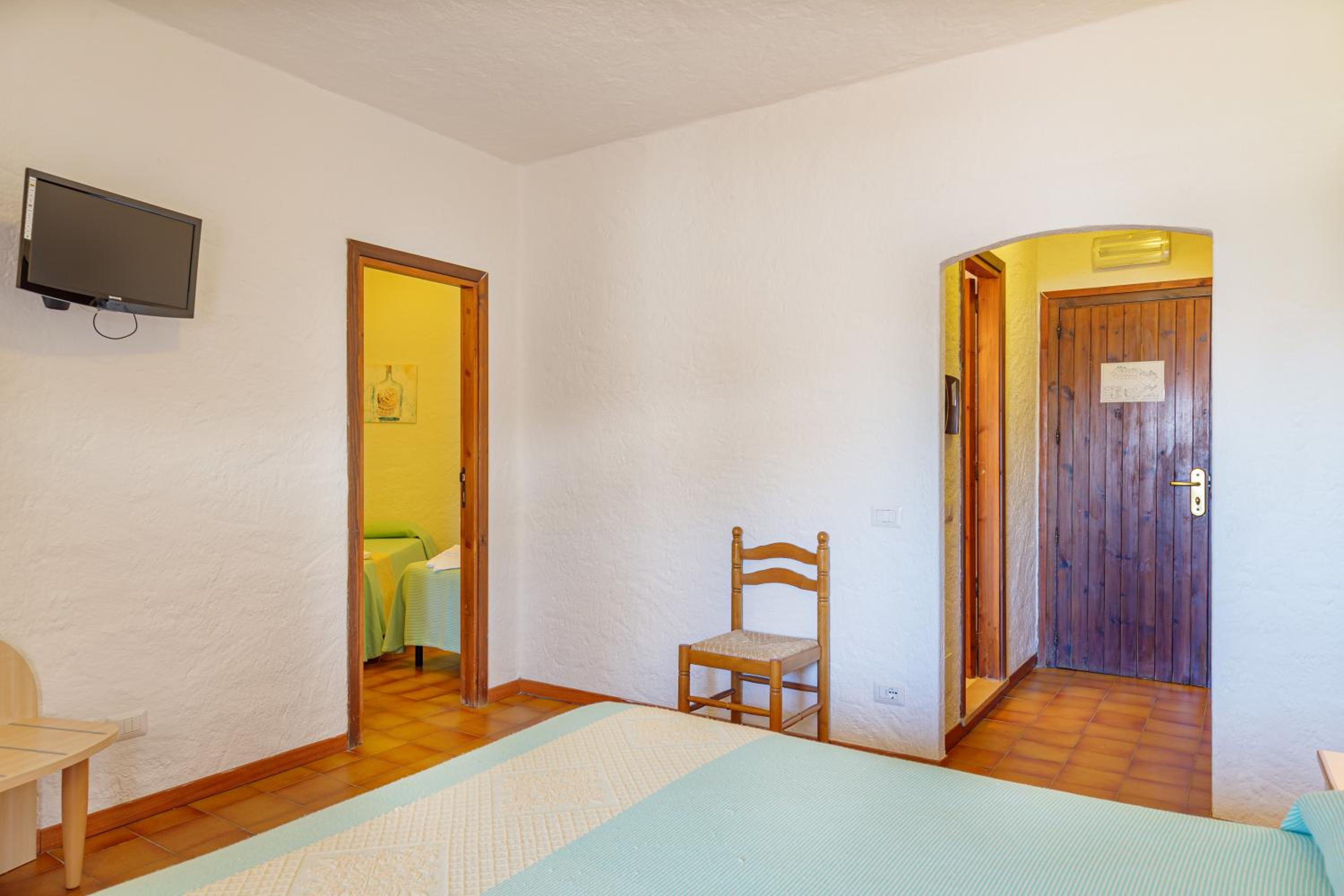 Quadruple Room - Photo 2