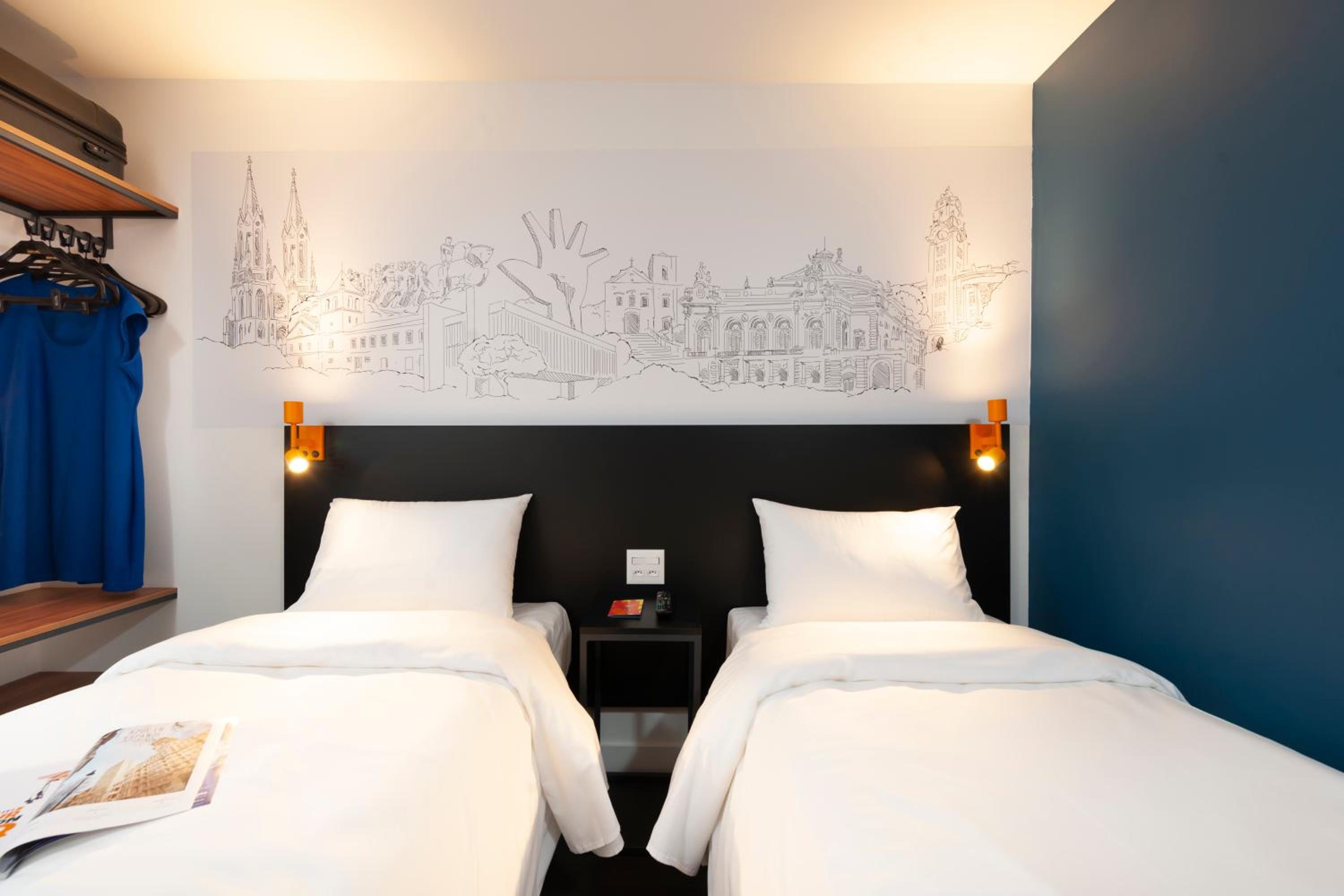 Standard Twin Room - Photo 1