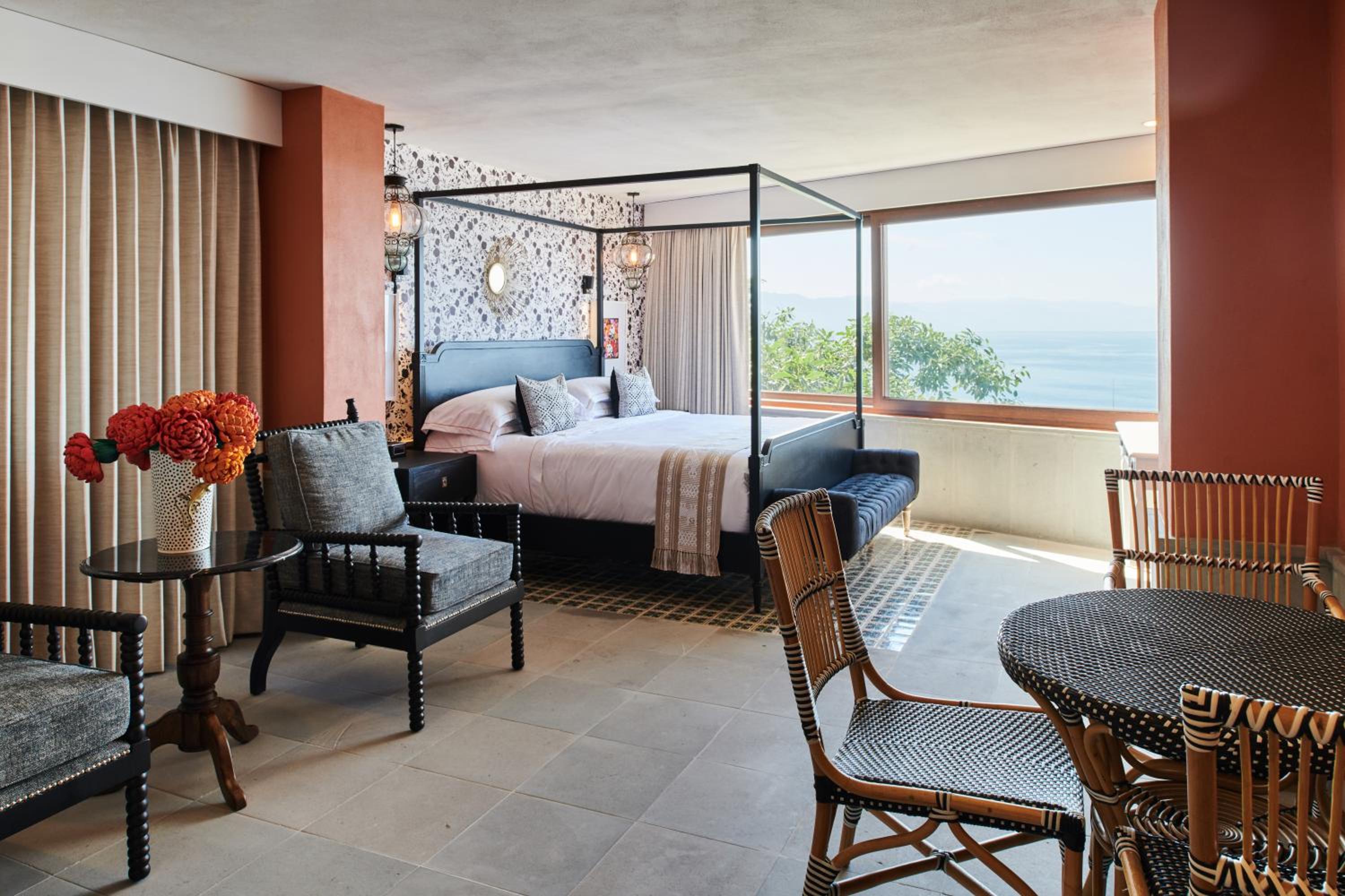 Deluxe Suite - Photo 17