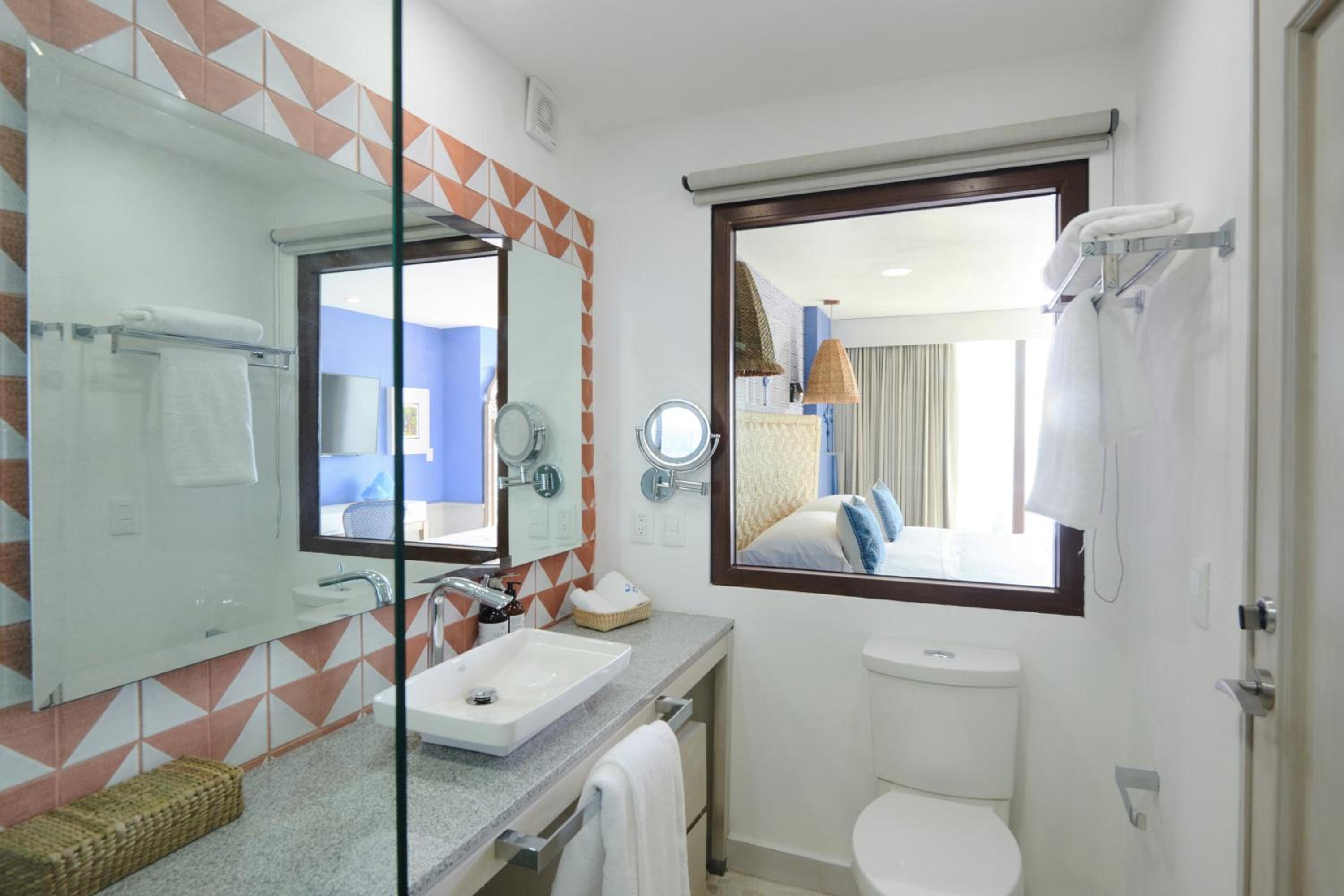 Standard Suite - Photo 7