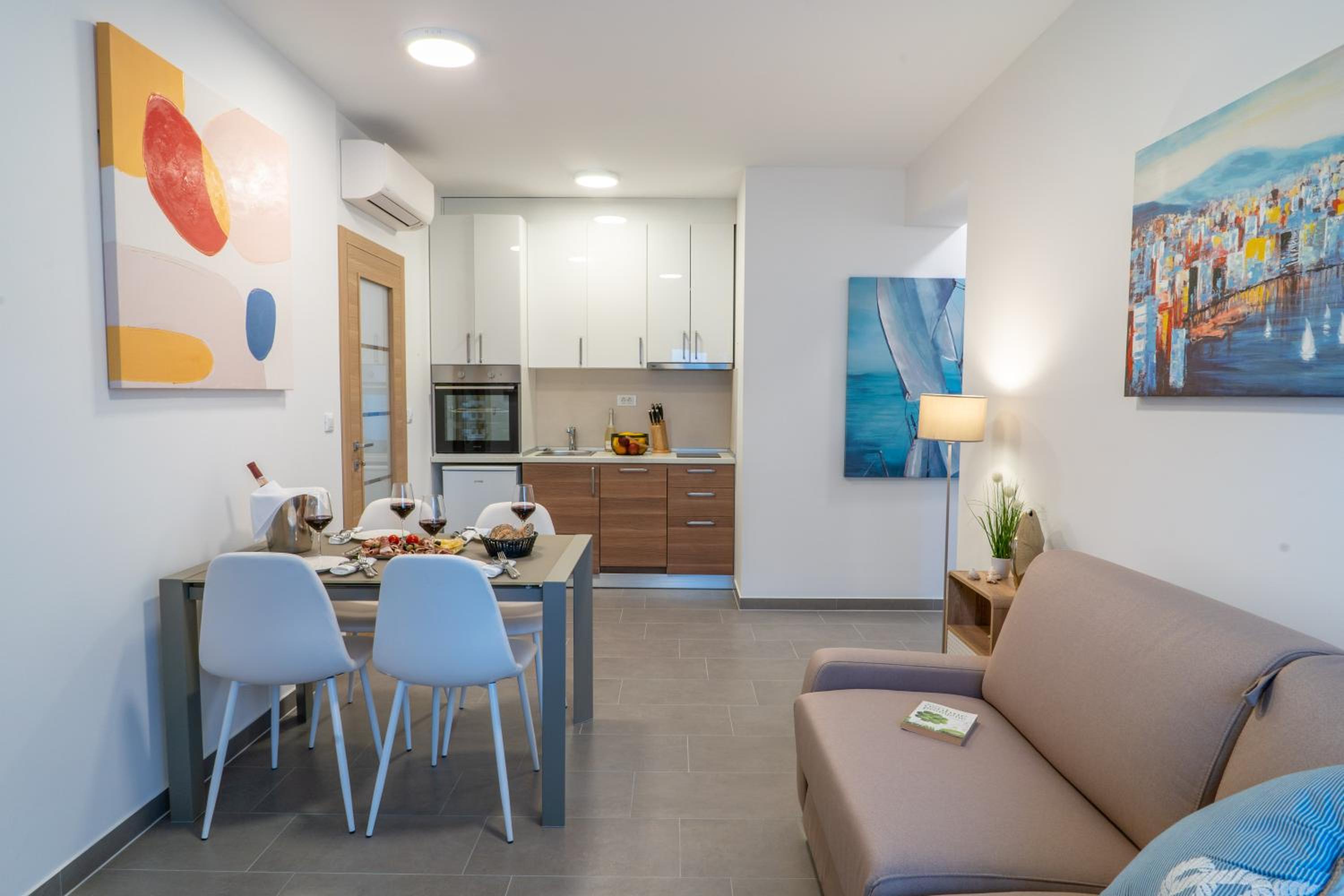 One-Bedroom Apartment photo 2