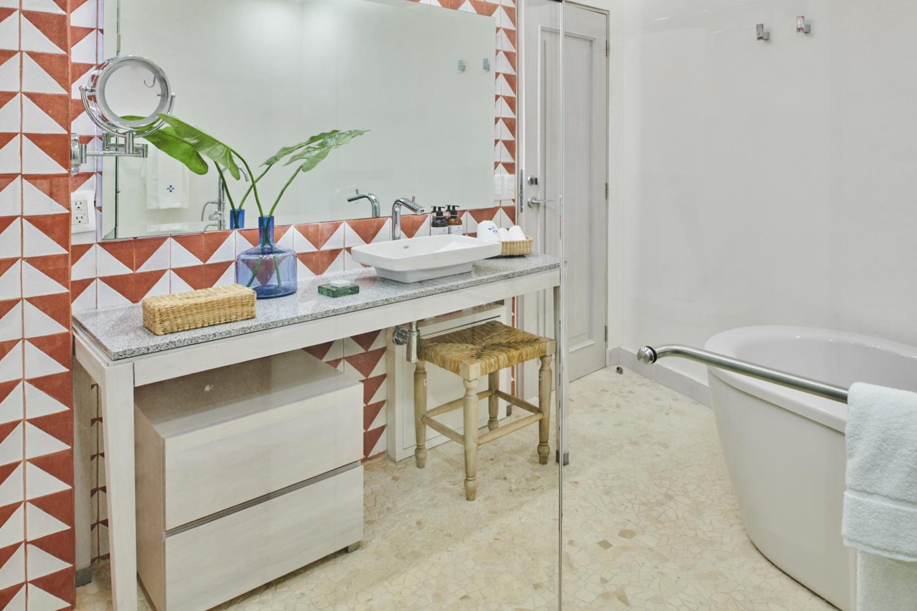 Standard Suite - Photo 4