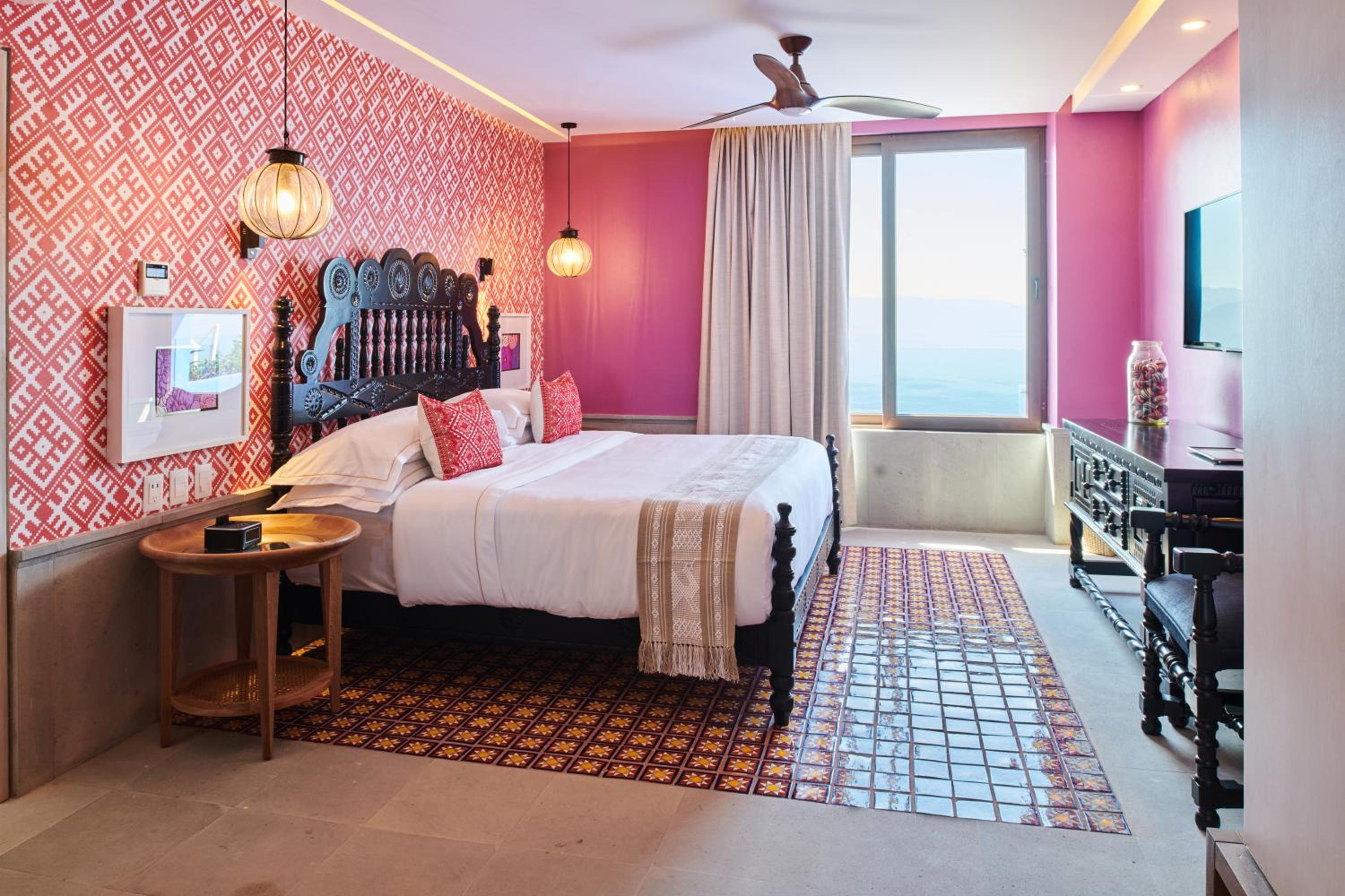 Deluxe Suite - Photo 10