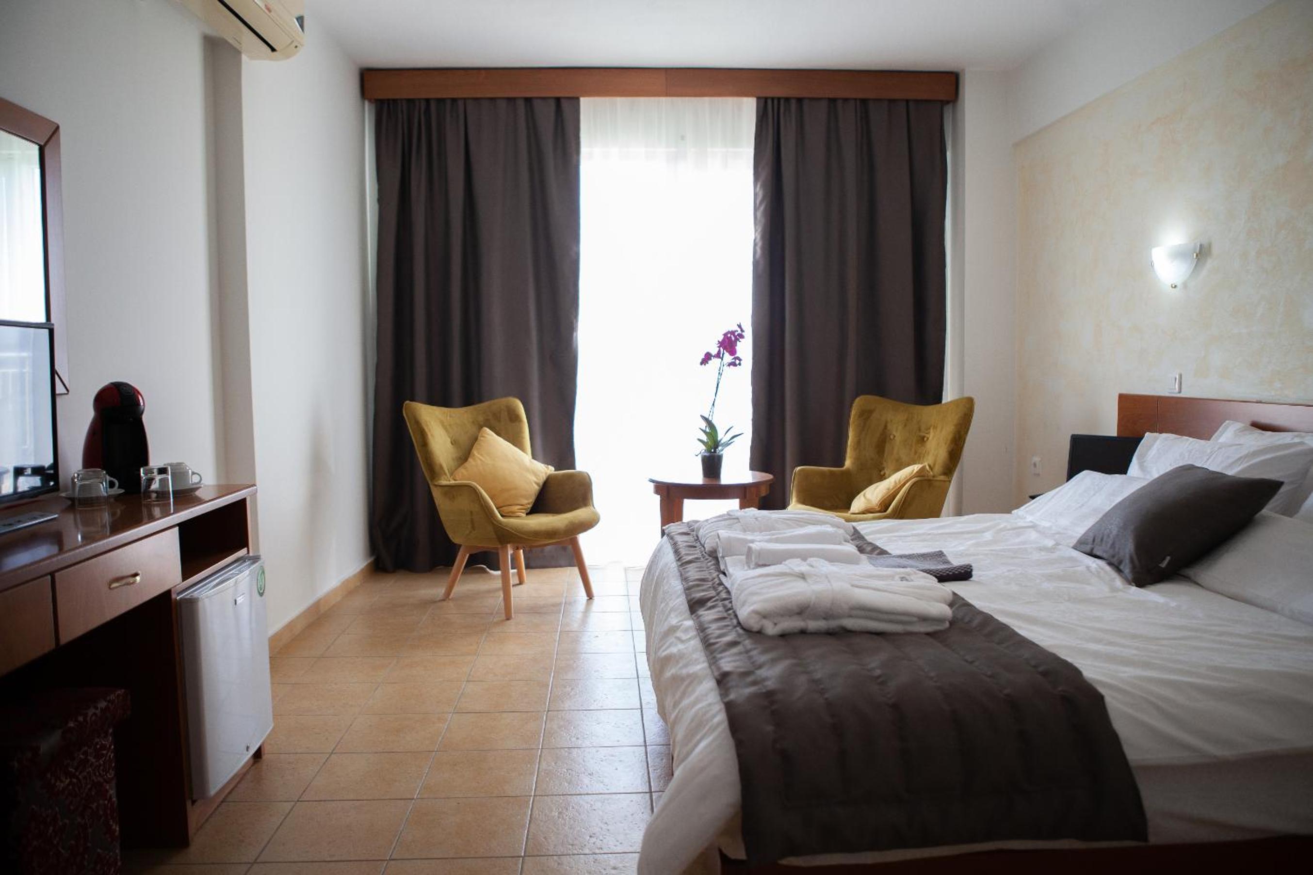 Superior King Room - Photo 18