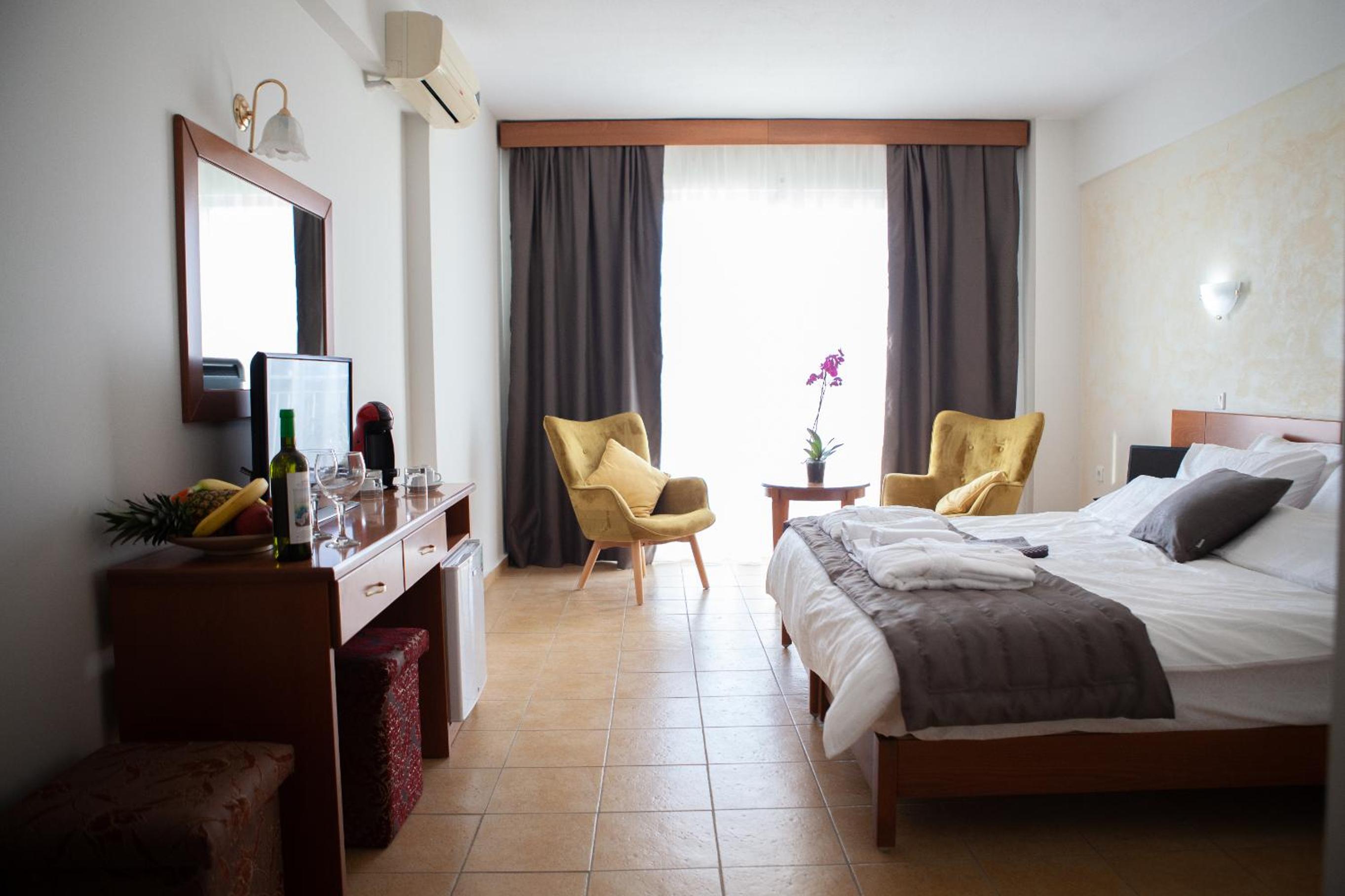 Superior King Room - Photo 8