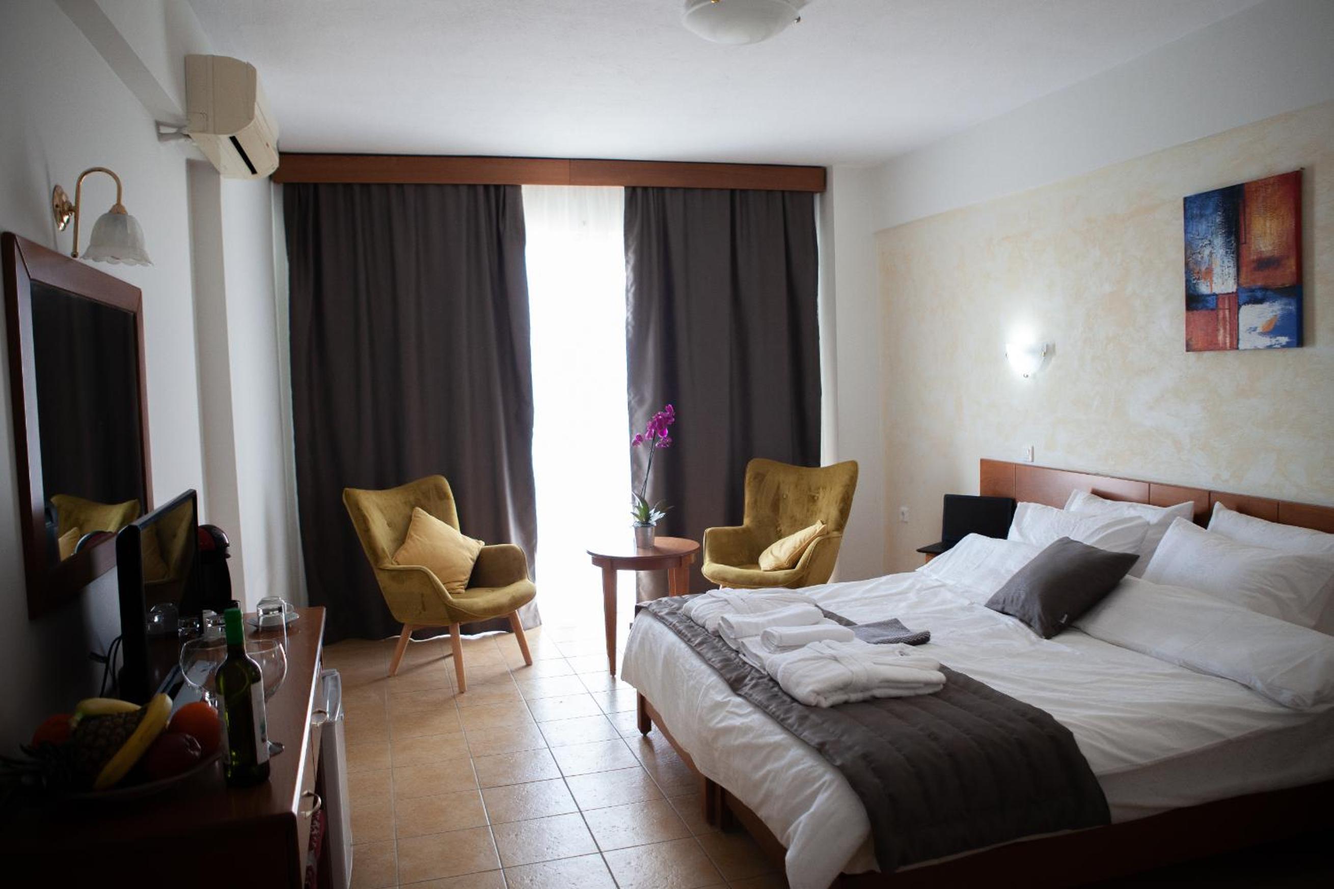 Superior King Room - Photo 19
