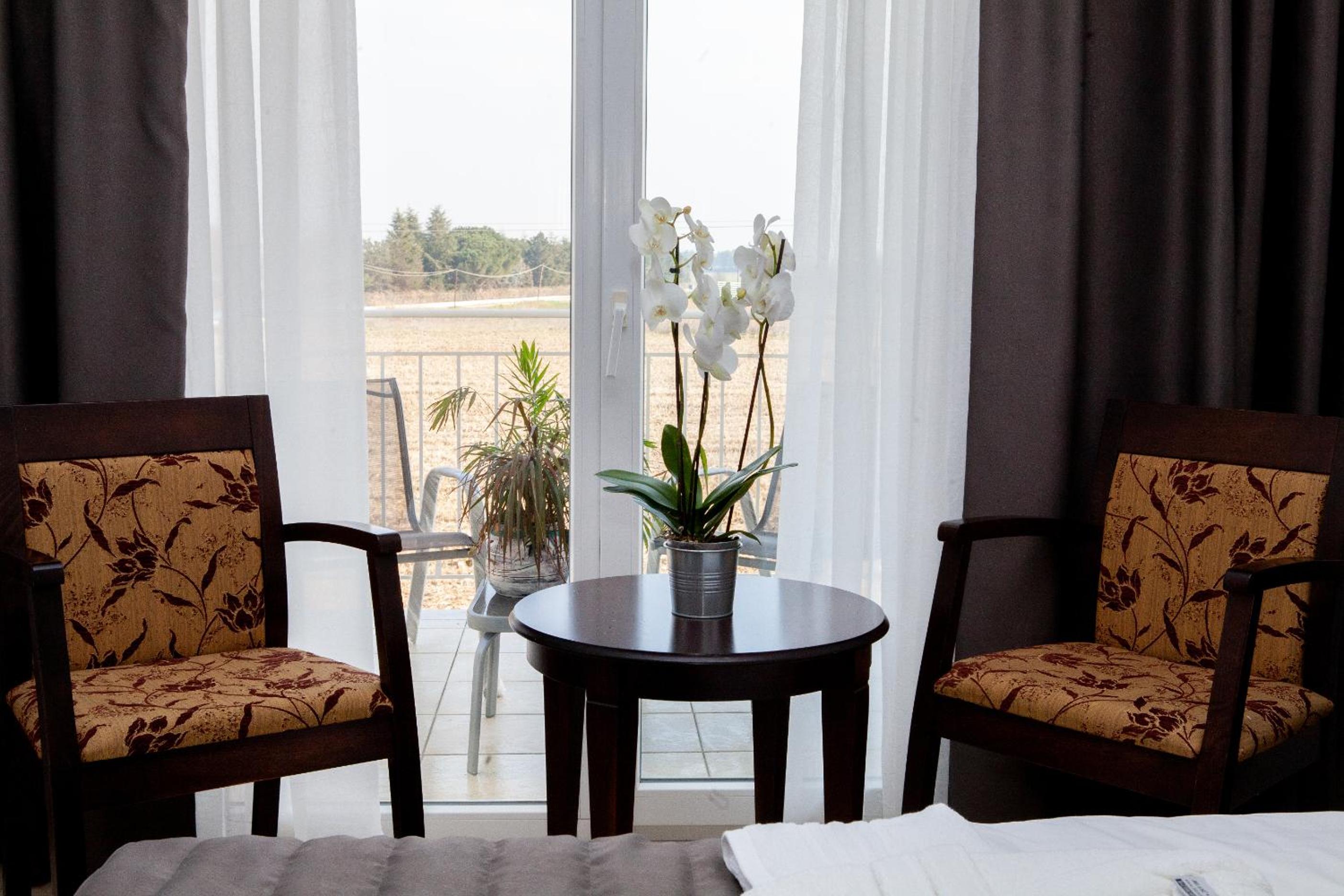 Deluxe Double Room - Photo 12