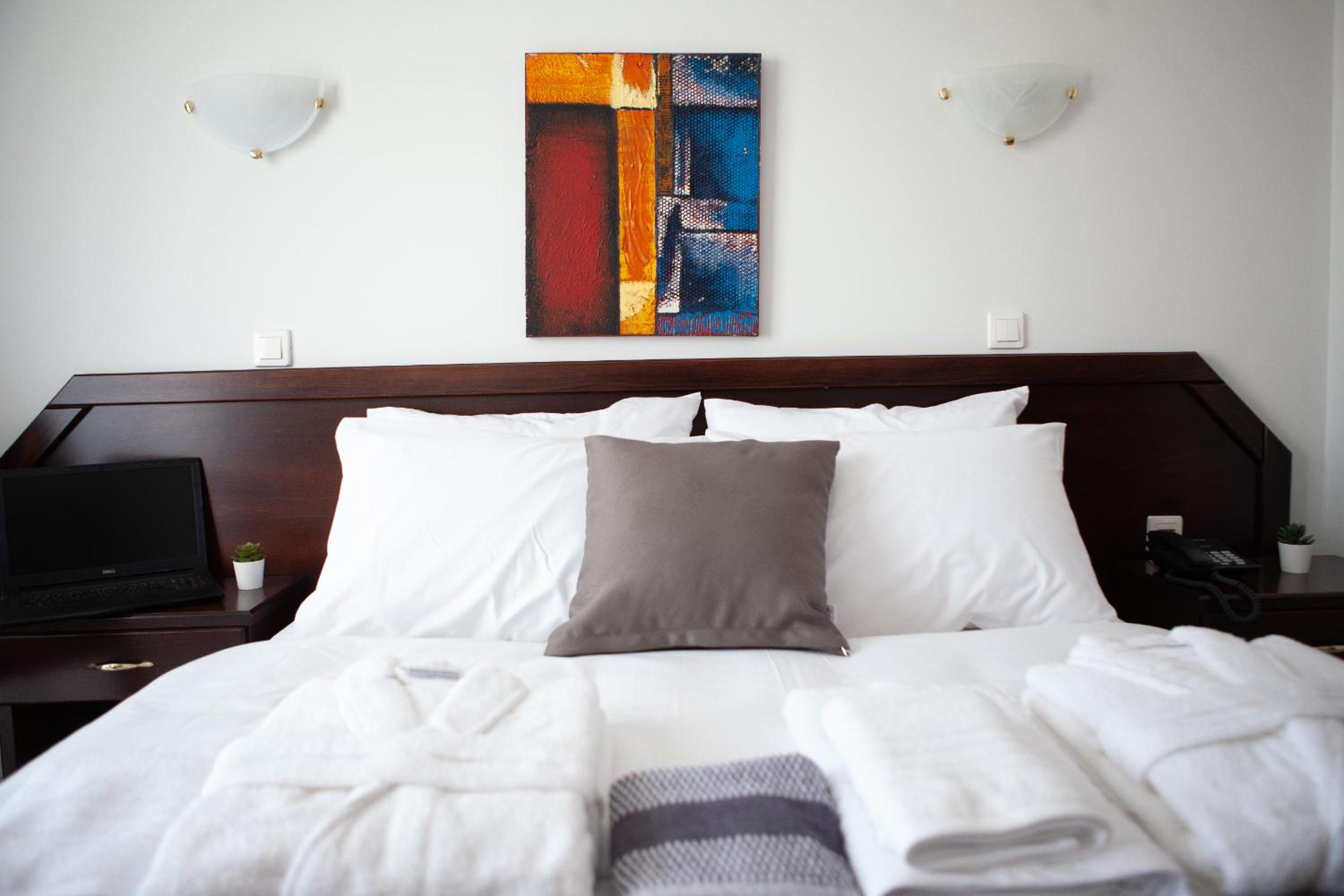 Deluxe Double Room - Photo 14