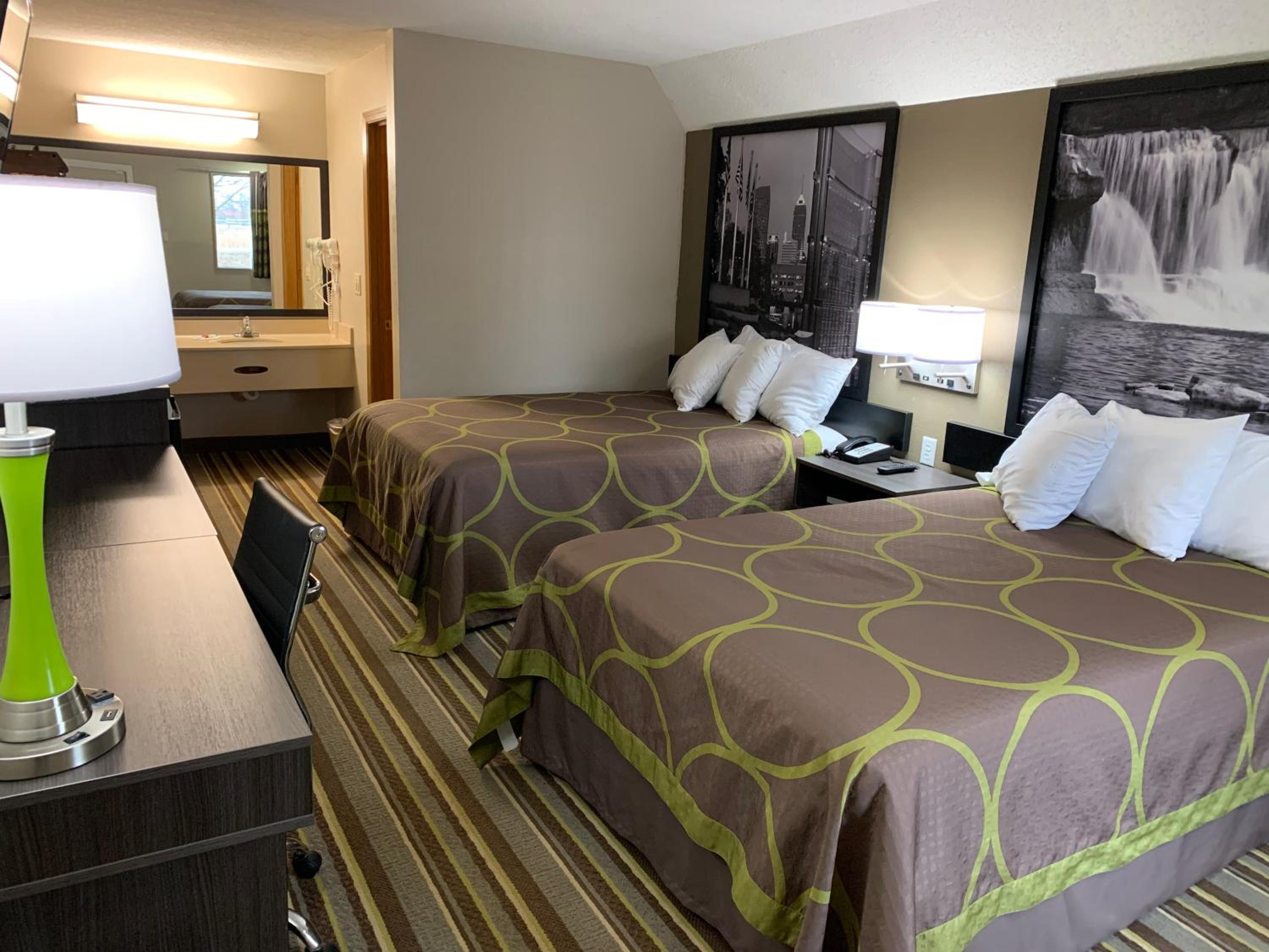Double Room with Two Double Beds - Non-Smoking - Photo 2