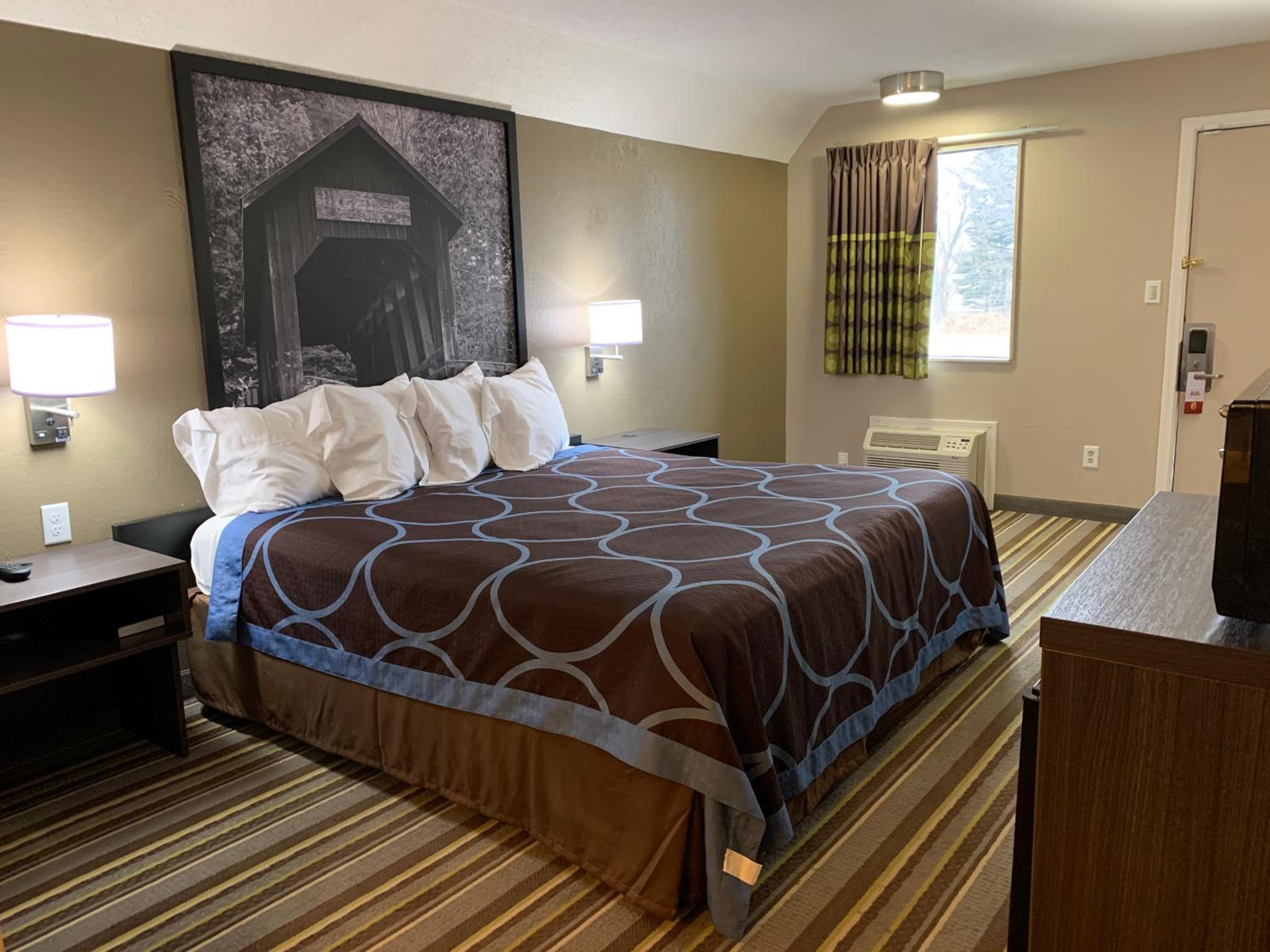 King Room - Non-Smoking photo 2