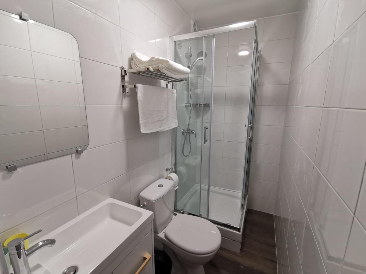 Double Room with Private Bathroom photo 3