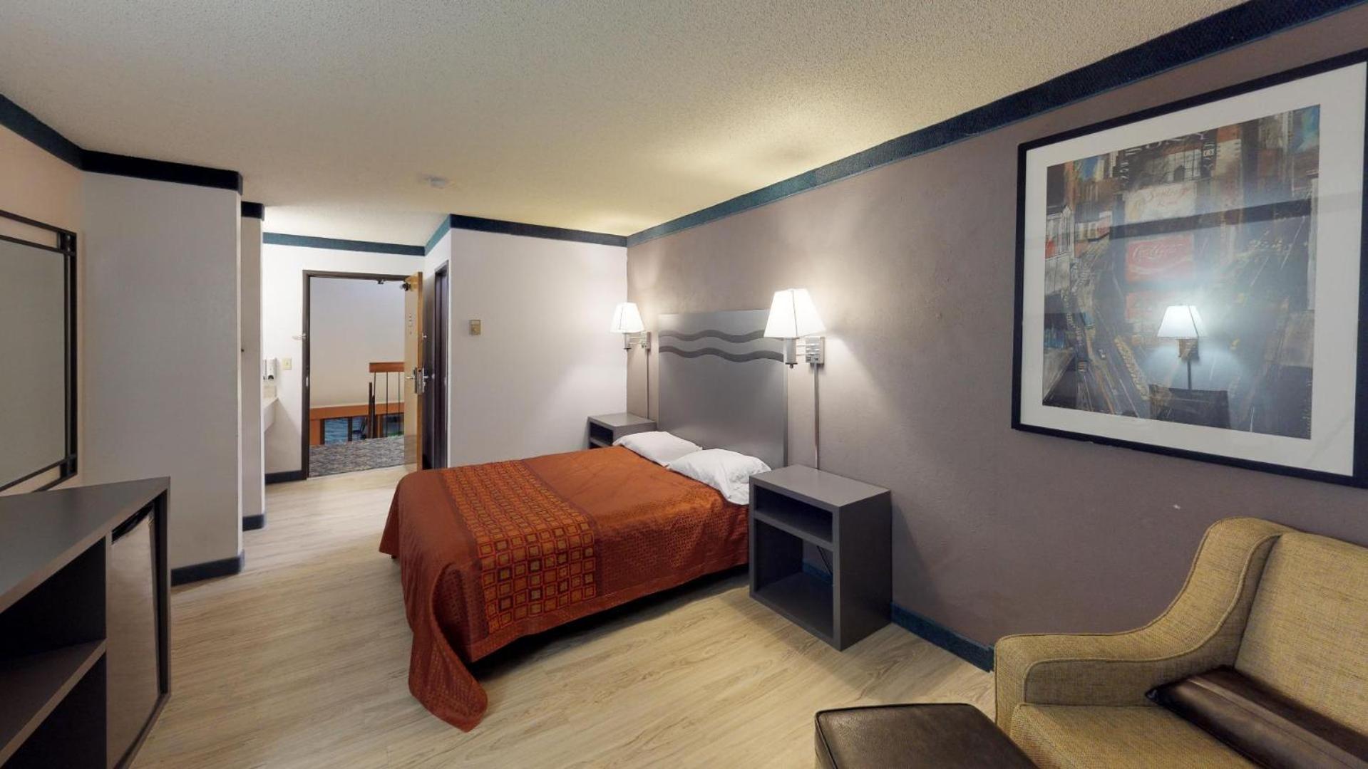 Queen Room photo 2