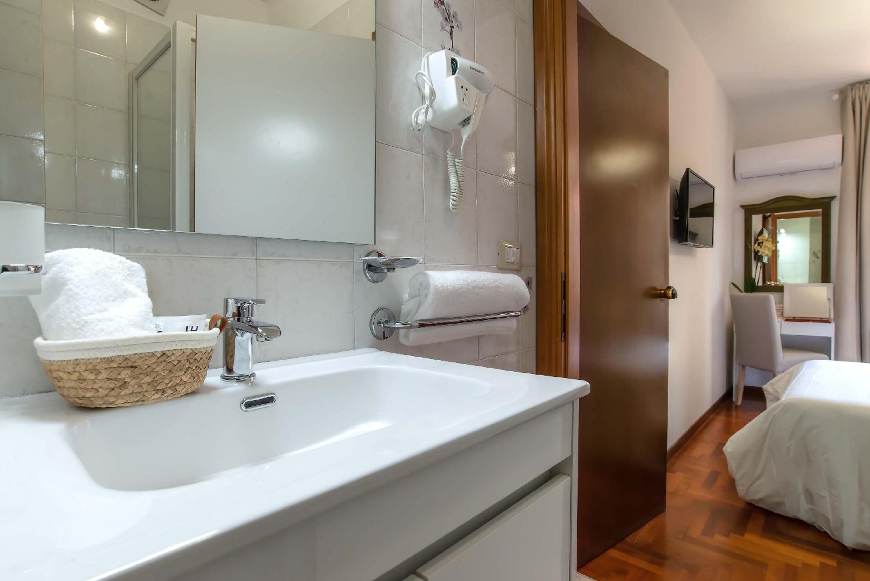 Economy Double Room - Photo 2