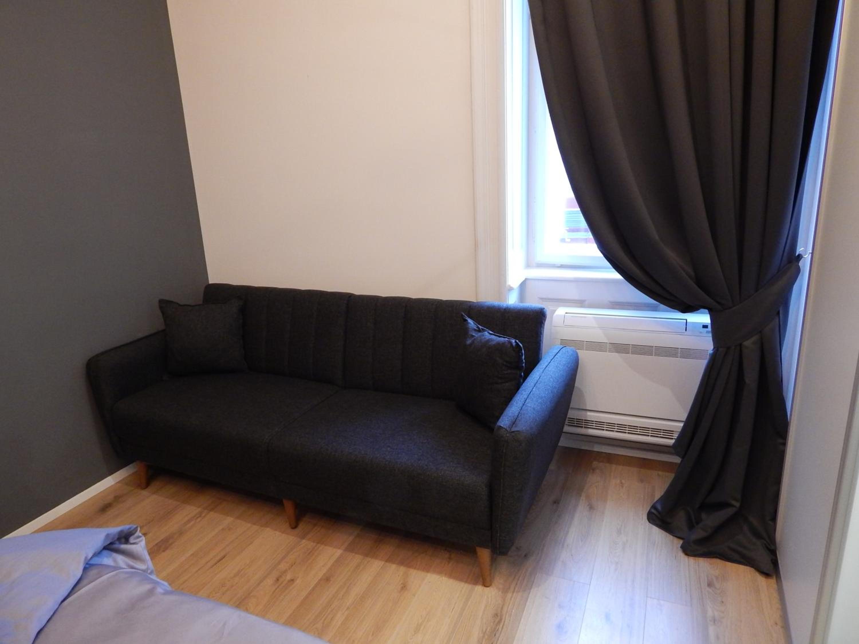 Deluxe Room with Queen Size Bed - Photo 7
