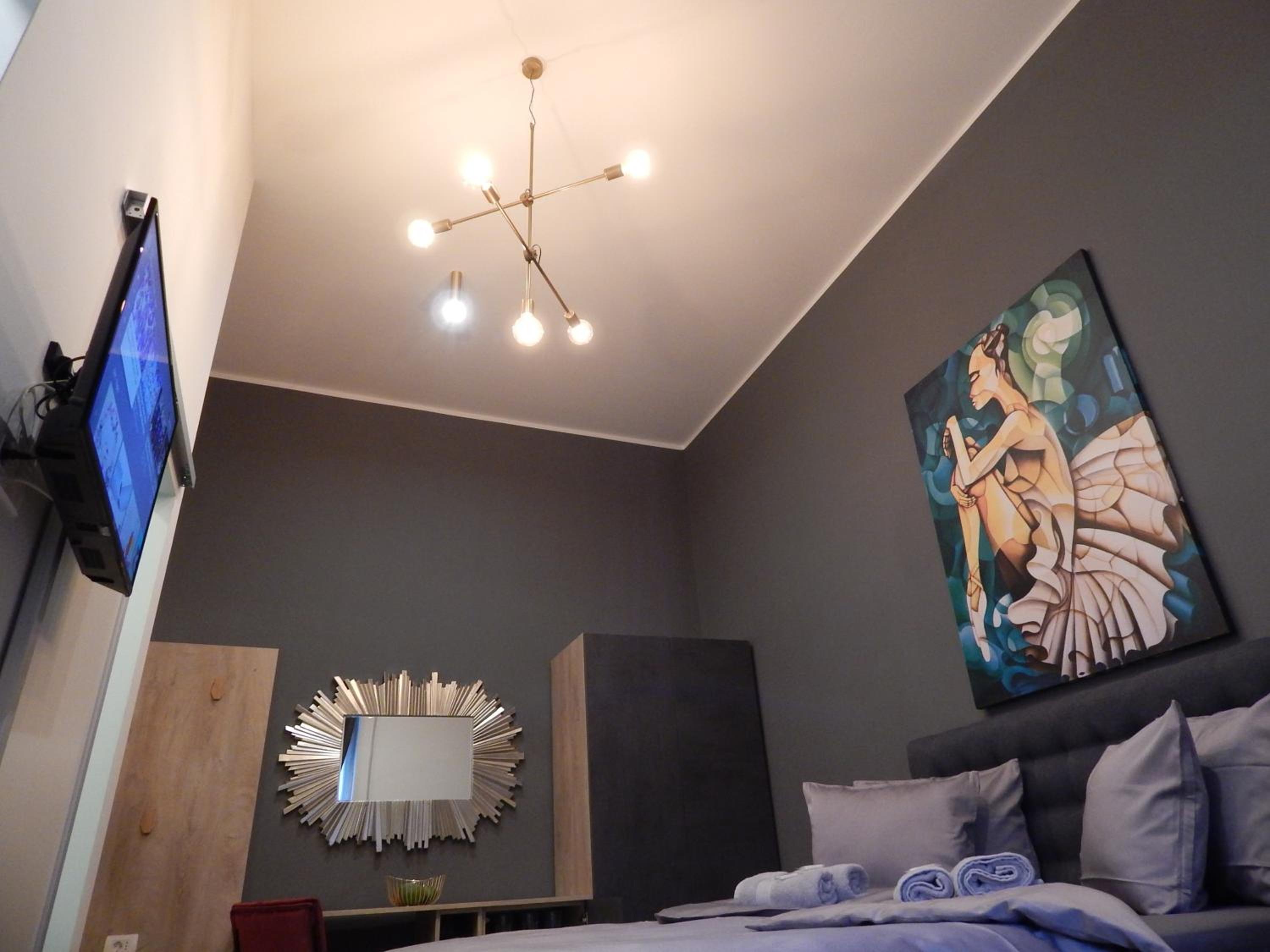 Deluxe Room with Queen Size Bed - Photo 14