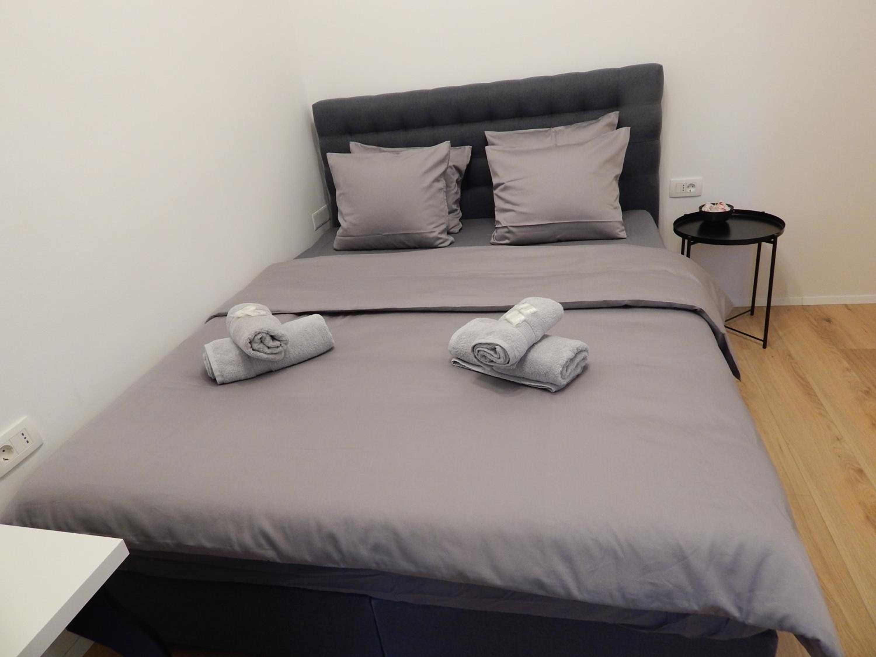Deluxe Room 3 - Photo 12