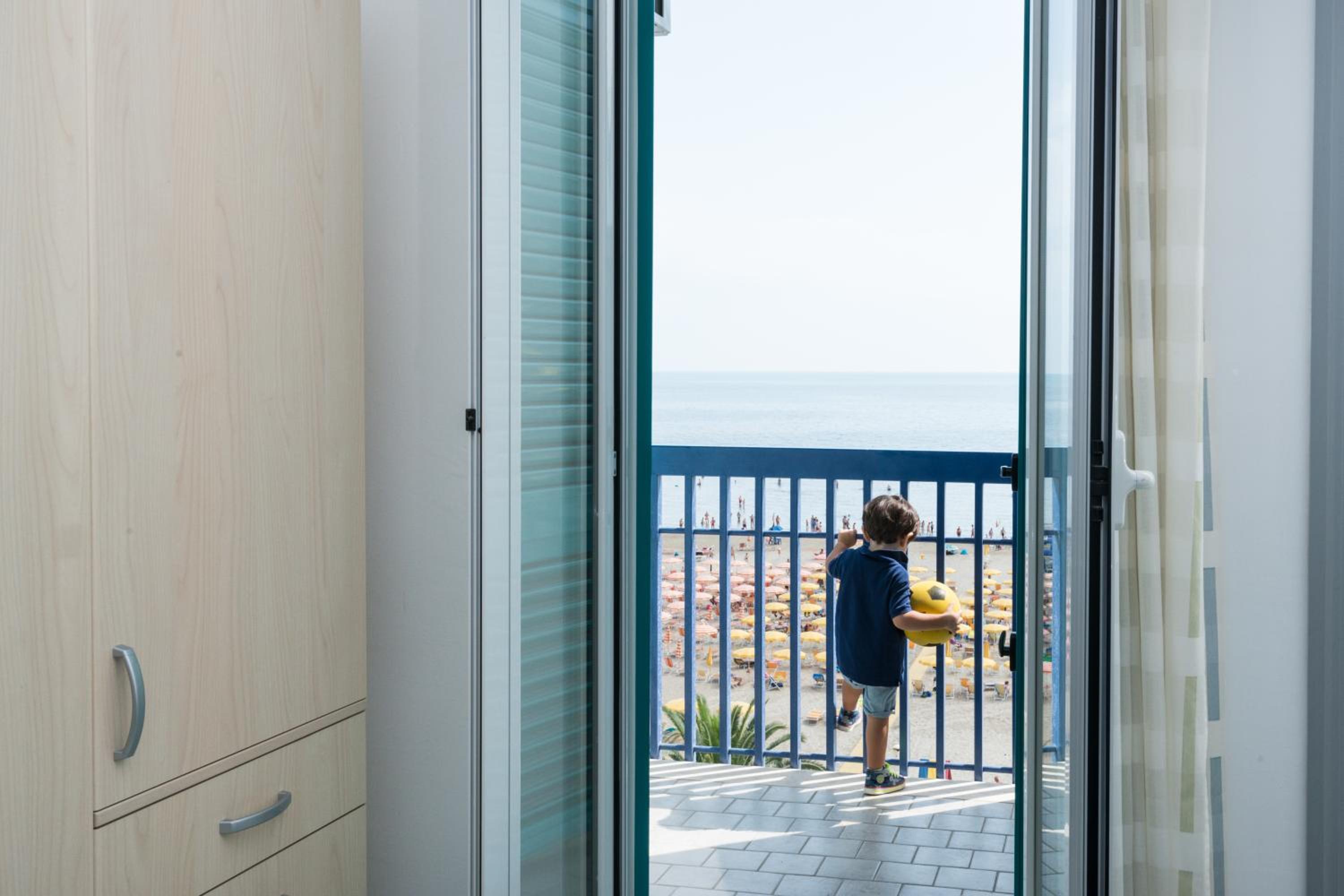 Triple Room with Sea View - Photo 3