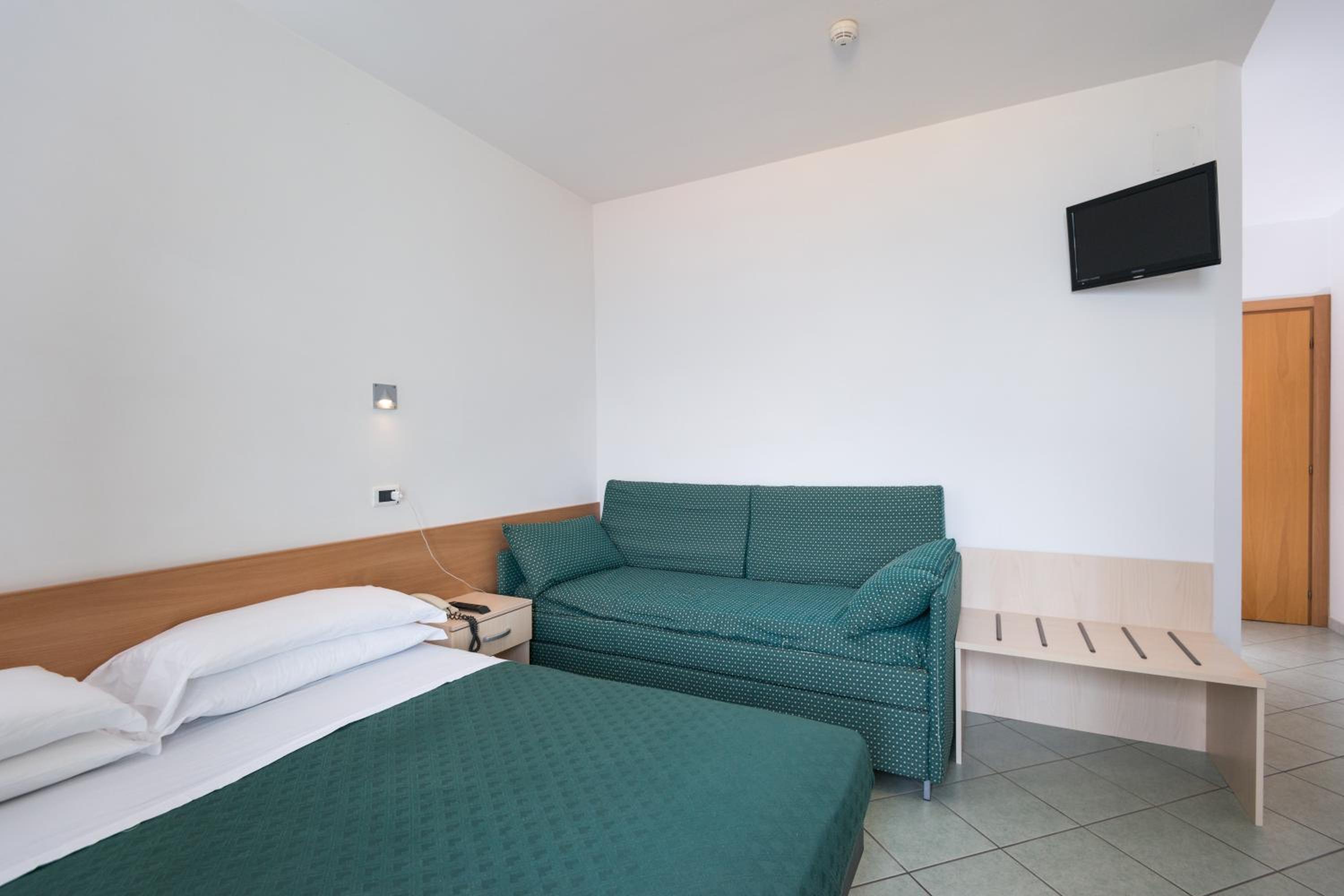 Triple Room with Sea View - Photo 2