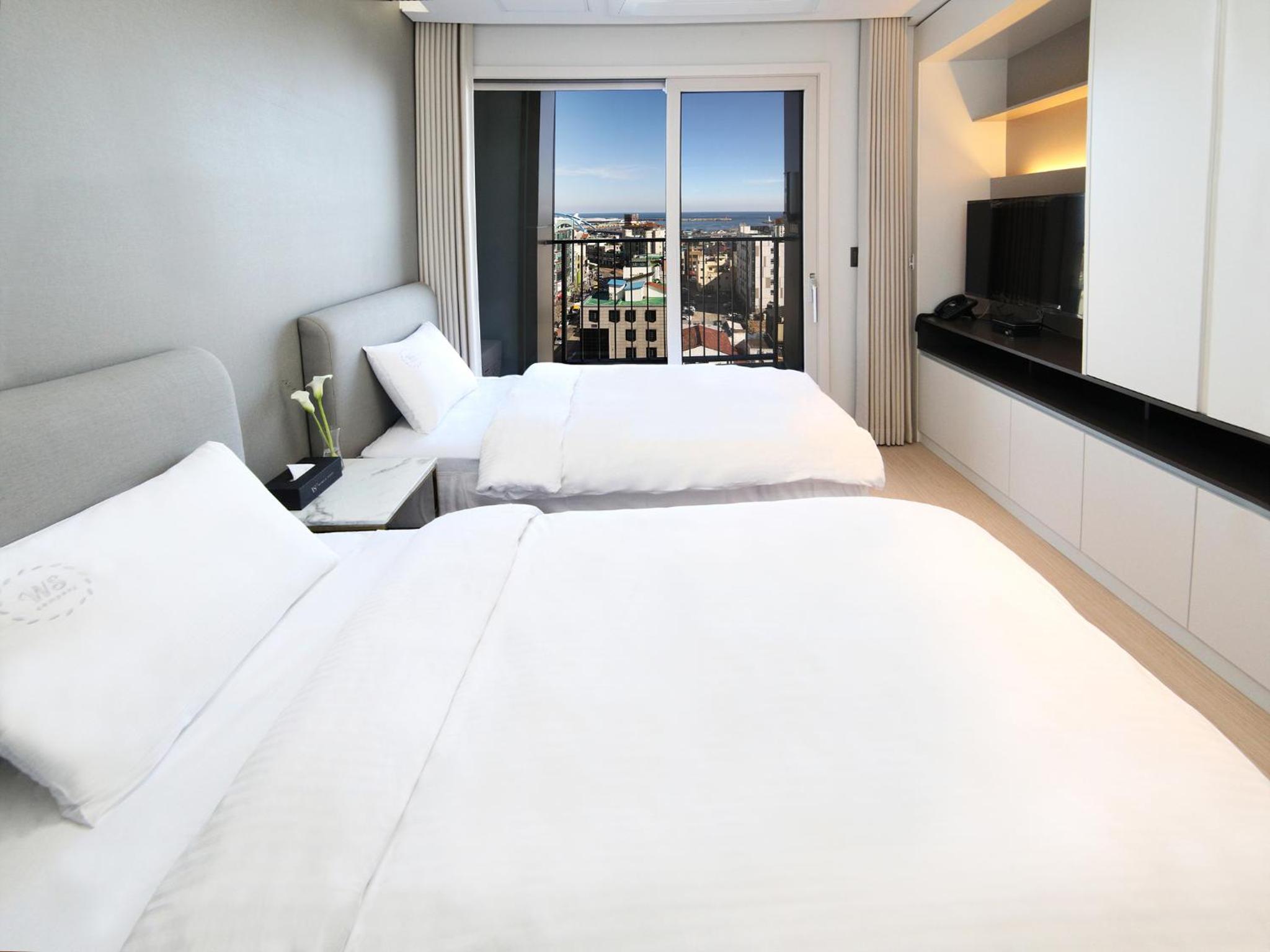 Twin Room with City View